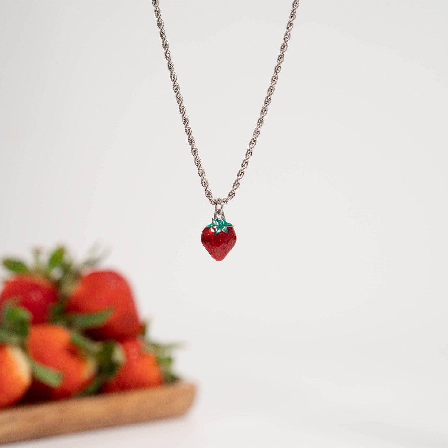 18K Gold PVD Stainless Steel Epoxy Strawberry Charm / PDL0280、mySite、dreamappss