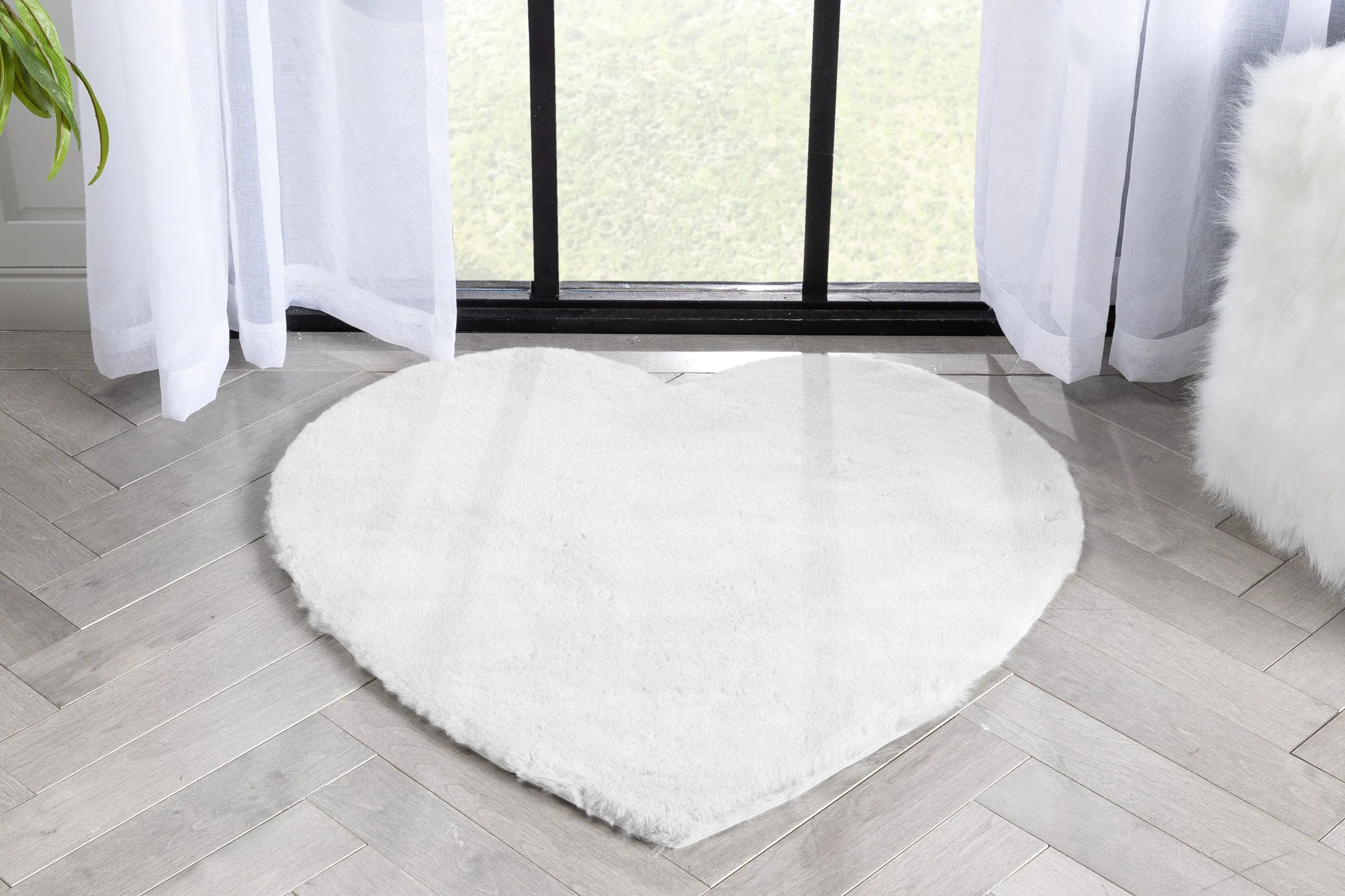 Crest Modern Glam Faux Fur Plush White Shag Rug、mySite、gigharbornorthrealestate
