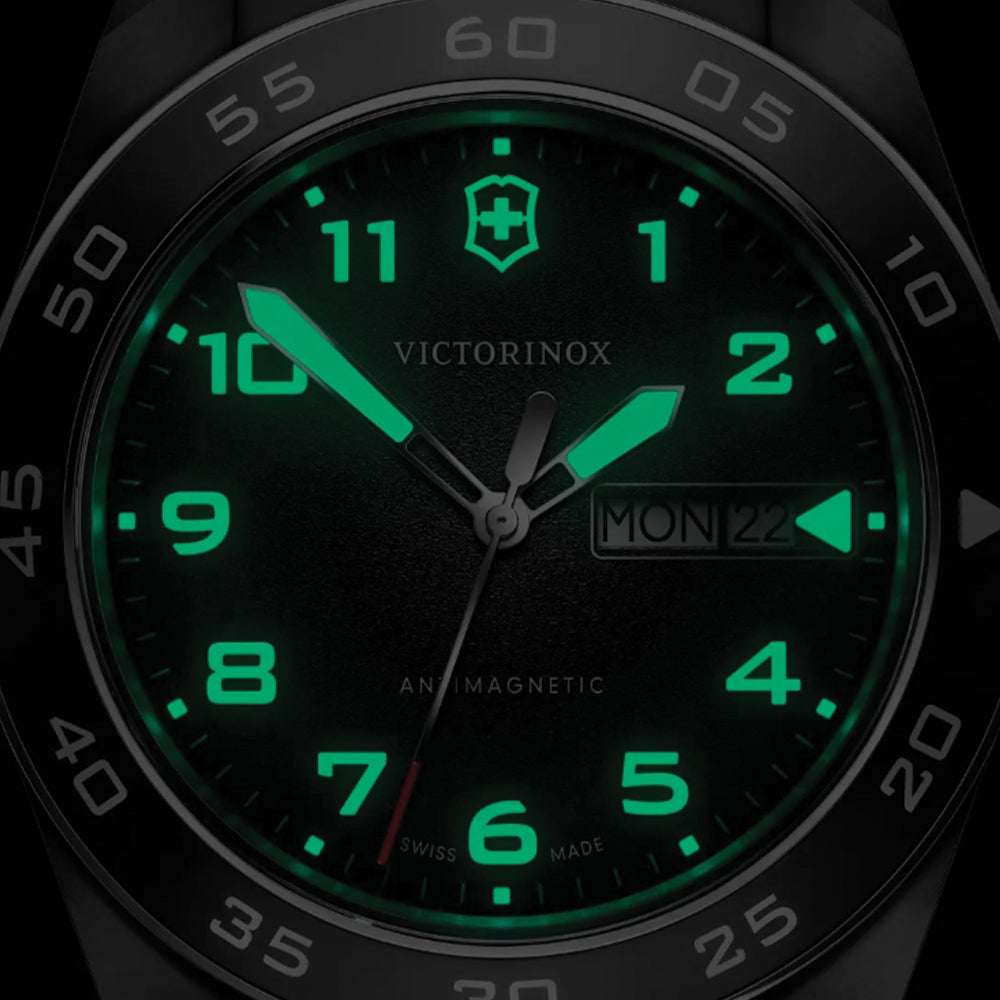 Swiss Army Quartz 42mm - Black on Bracelet、mySite、botmansion