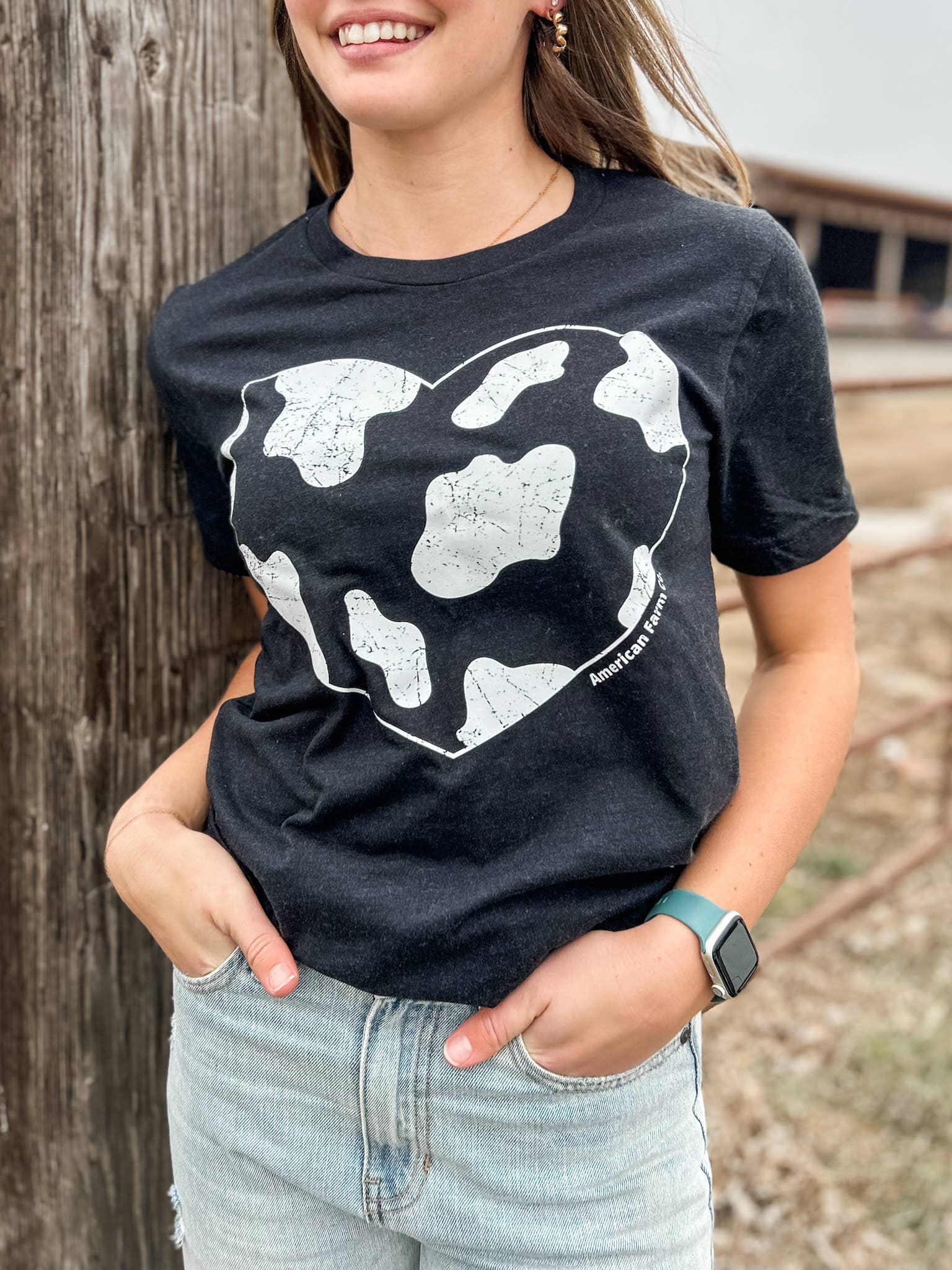 Western 'Cow Heart' Black Tee by American Farm Company、mySite、g9winljtr
