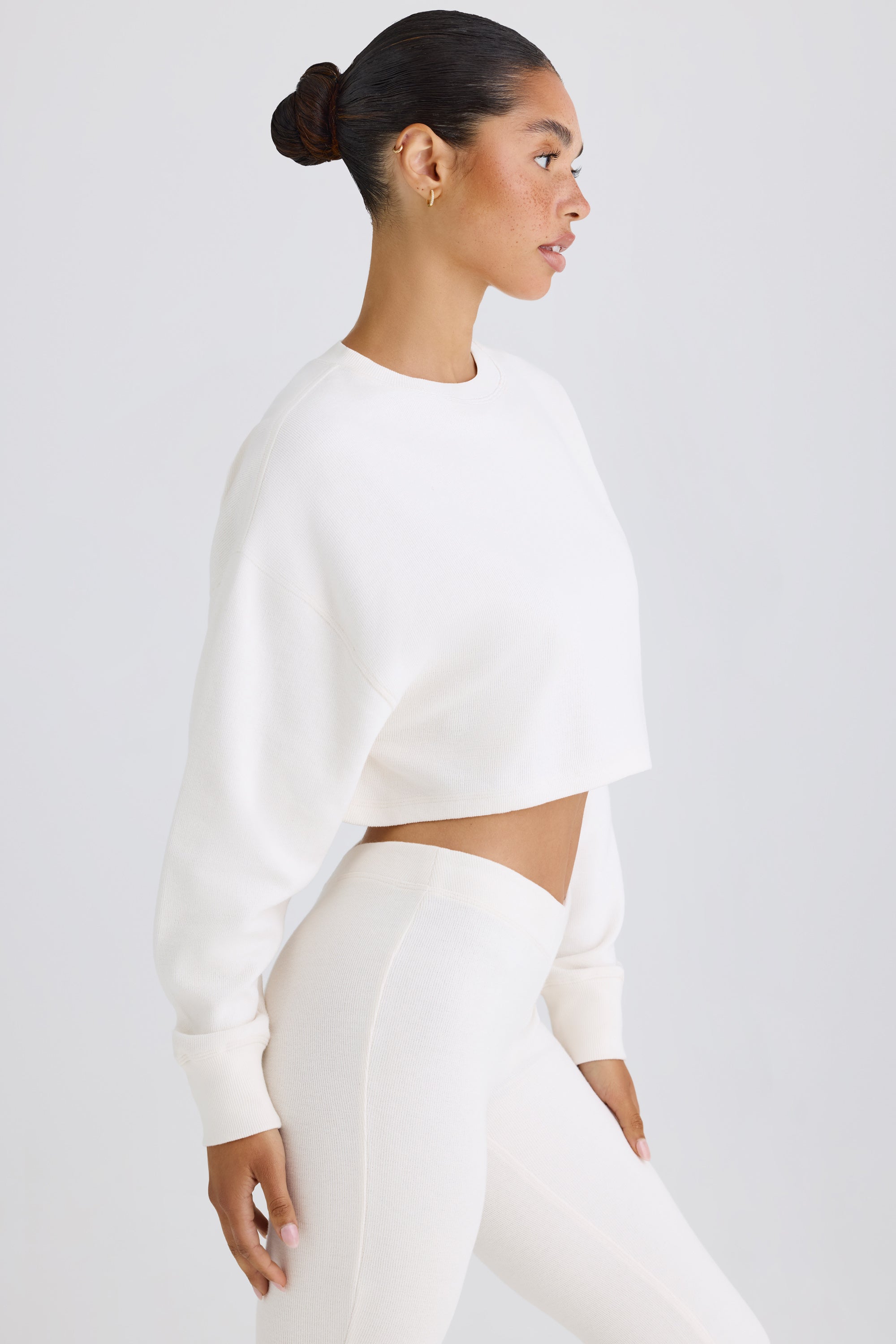 Crew-Neck Open-Back Cropped Sweatshirt in White、mySite、solidvoid