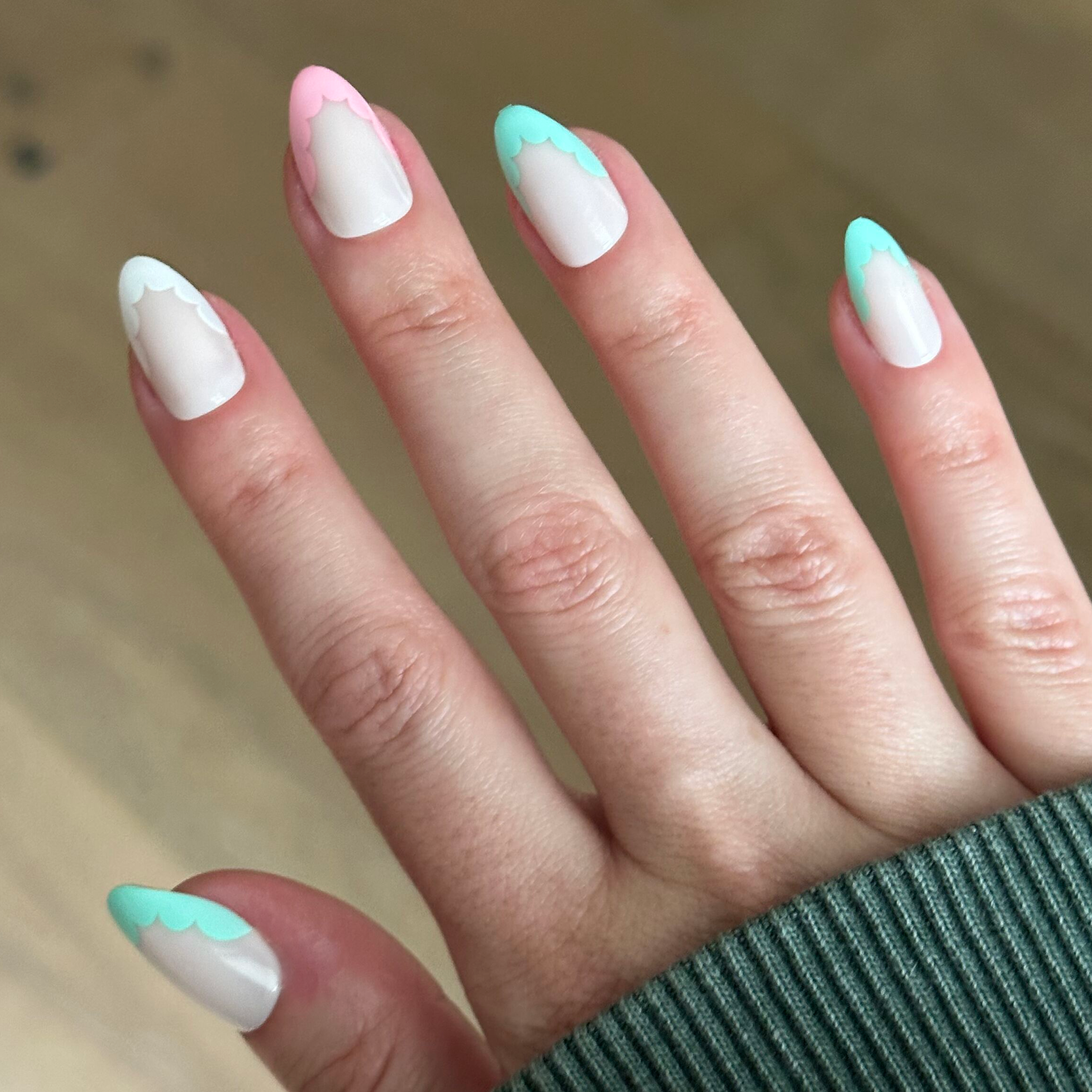 Scalloped French - Press-On | Medium | Almond、mySite、solidvoid