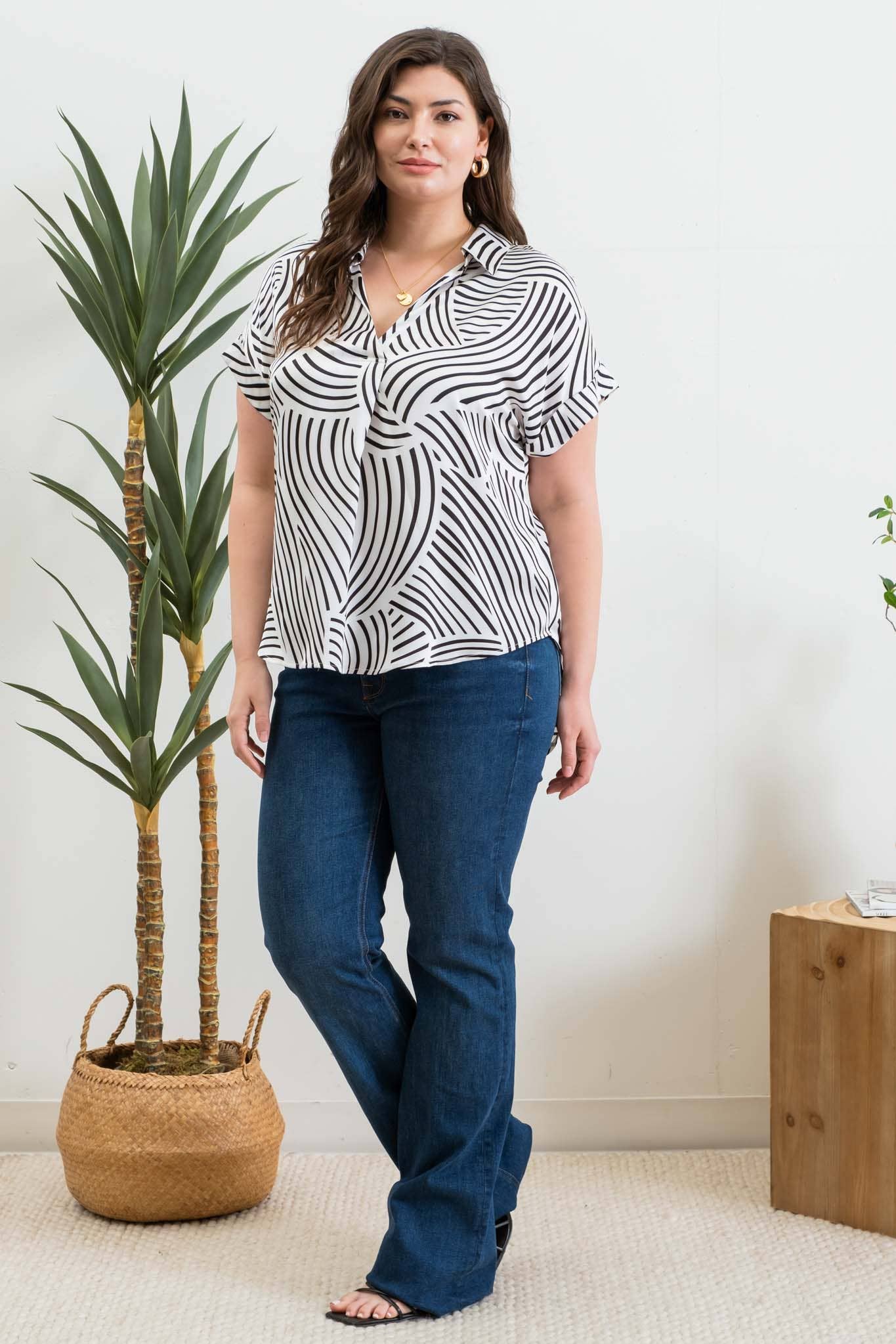 Tammy’s Plus GEO PRINT COLLARED SPLIT NECK BLOUSE、mySite、garagedoors4me