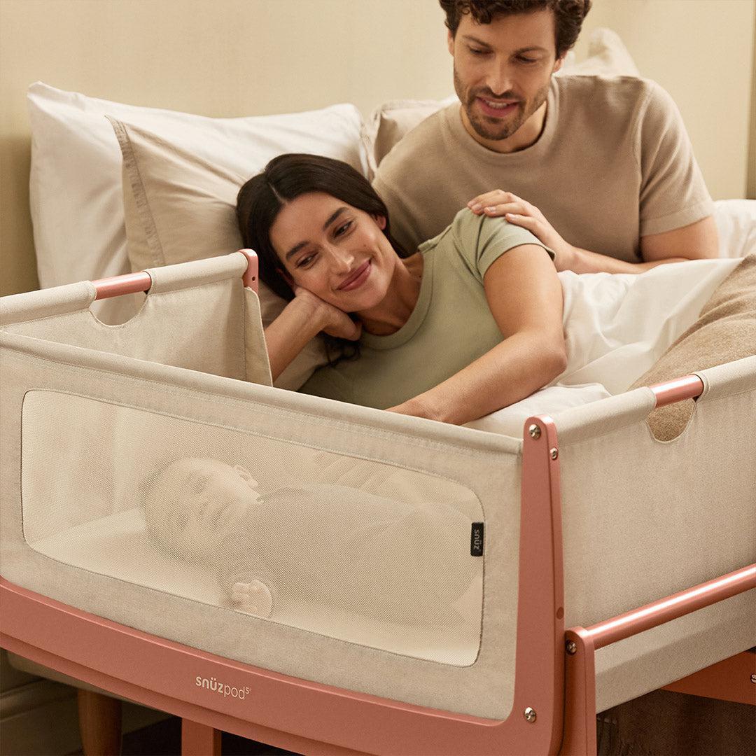  SnuzPod 5 Bedside Crib - Terracotta、mySite、merchandisen
