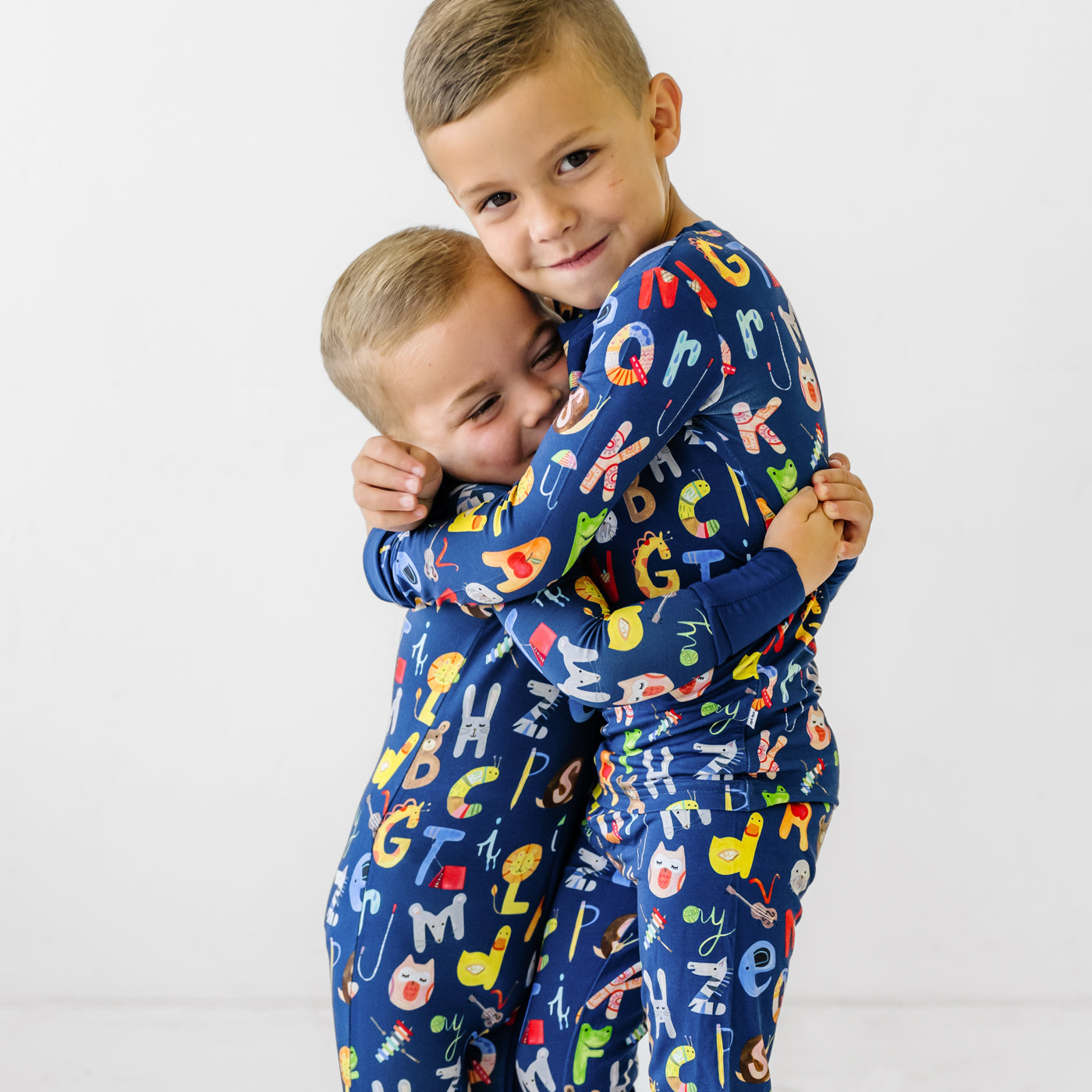 Navy Alphabet Friends Two-Piece Pajama Set、mySite、g9winljtr