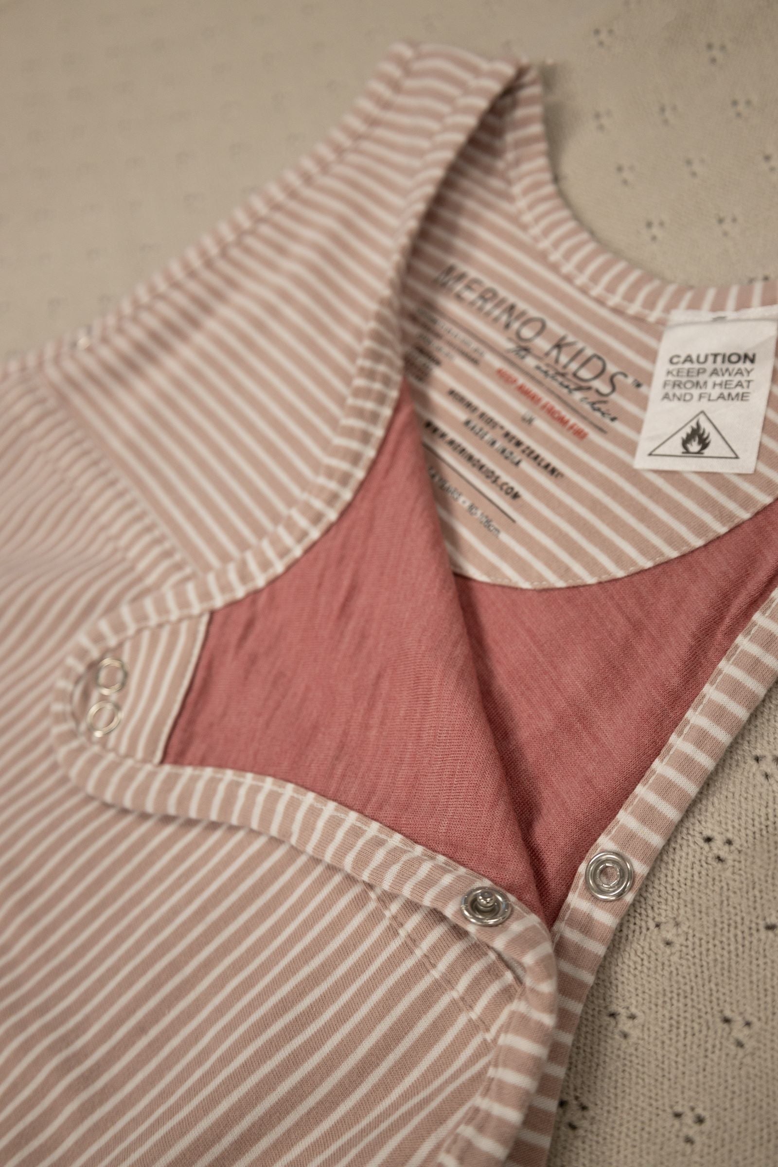  Merino Kids Go Go Sleeping Bag - Duvet Weight - Misty Rose Stripe、mySite、merchandisen