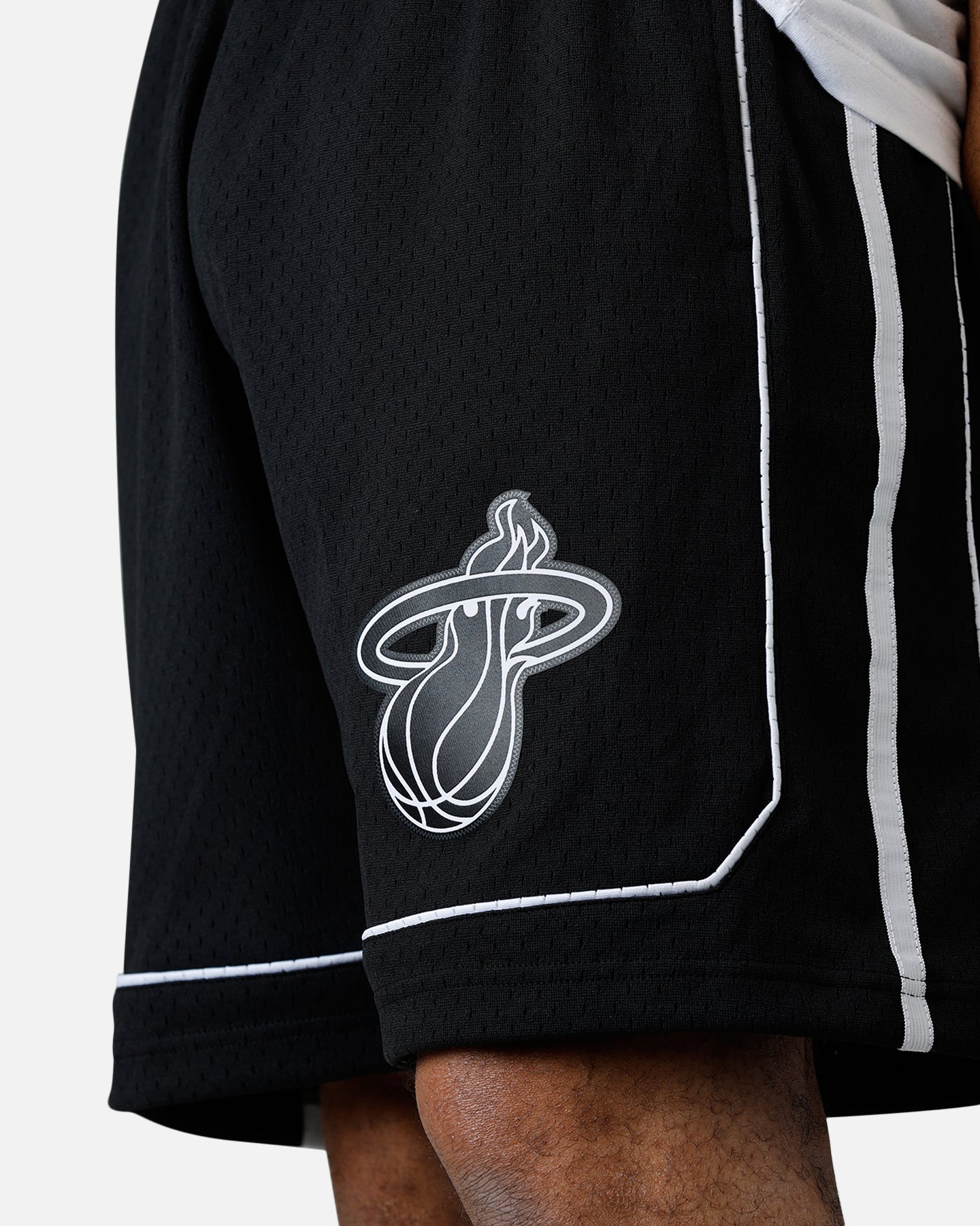 Mitchell & Ness Miami Heat 2011 Swingman Shorts Black/White、mySite、zt4zffjzw