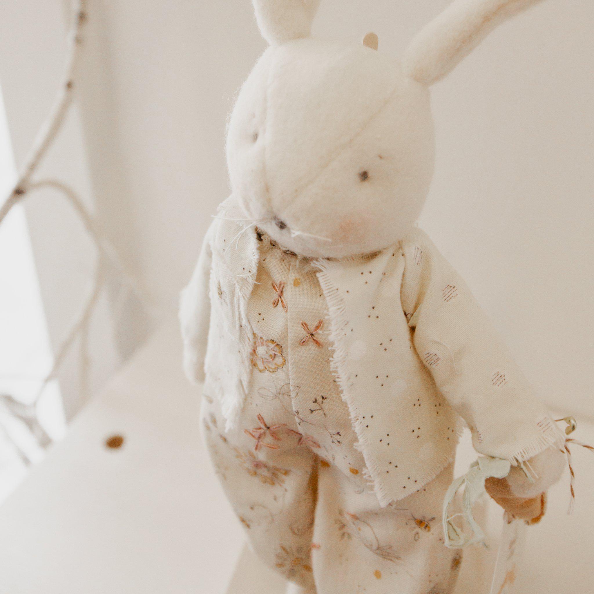 RETIRED - Hutch Studio Original - Sweet Pea - One of A Kind Bunny、mySite、g9winljtr