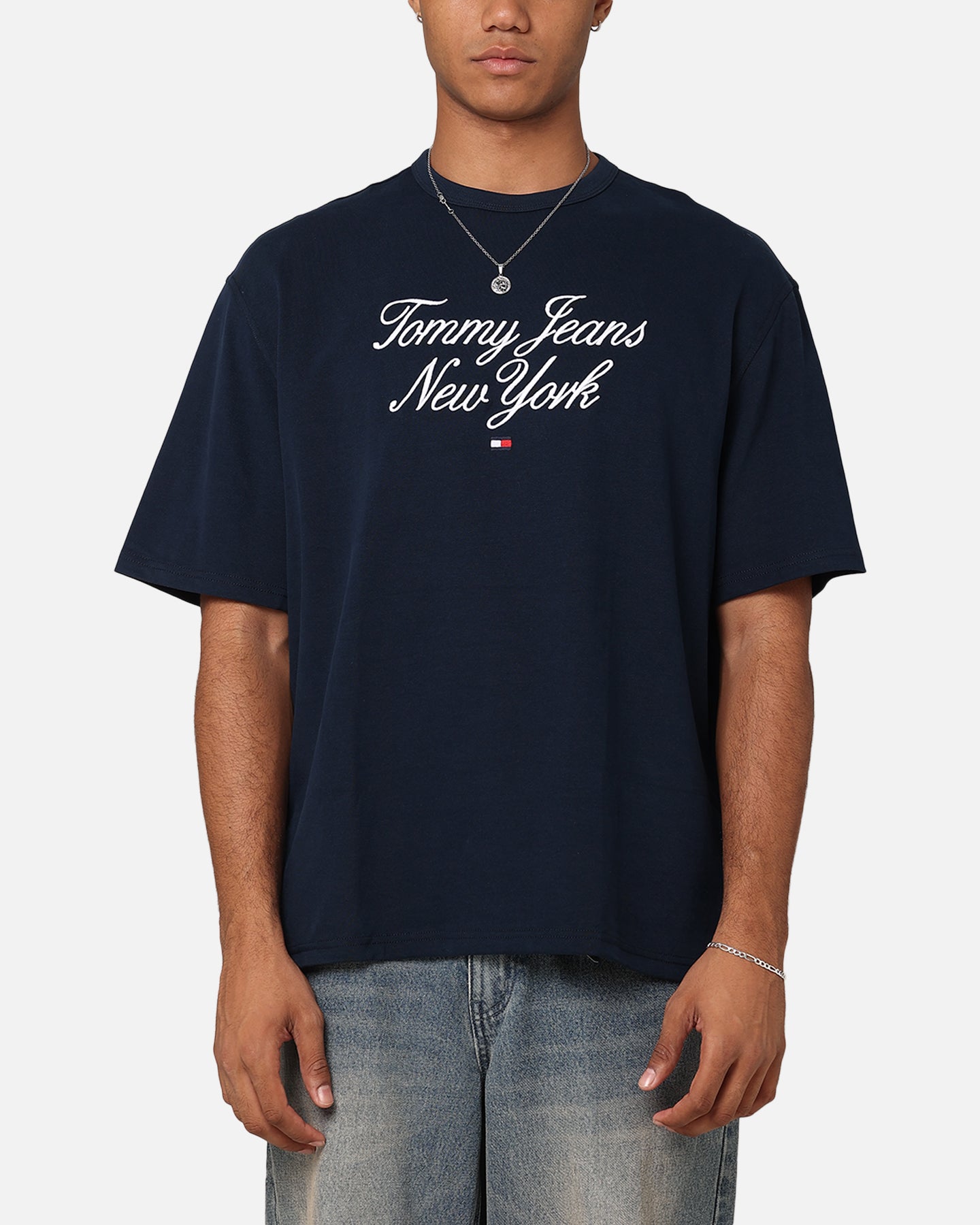 Tommy Jeans TJM OVZ Luxe Serif T-Shirt Tawny Dark Night Navy、mySite、zt4zffjzw