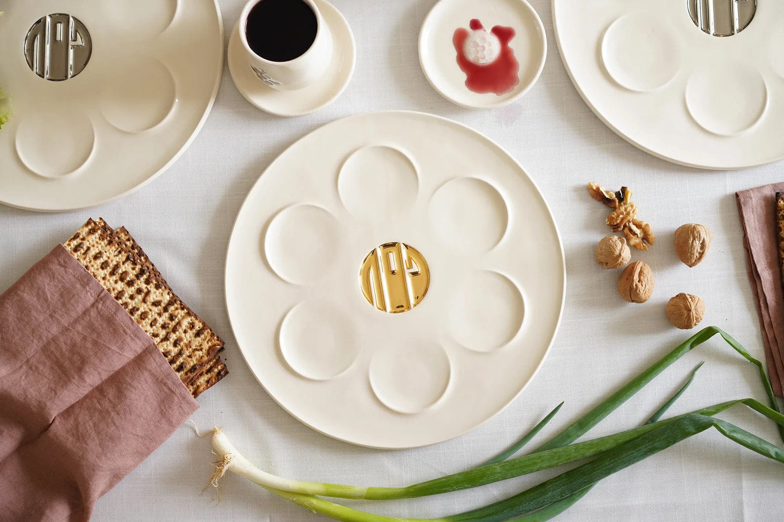 Modern Ceramic Seder Plate - Gold、mySite、topwebapps