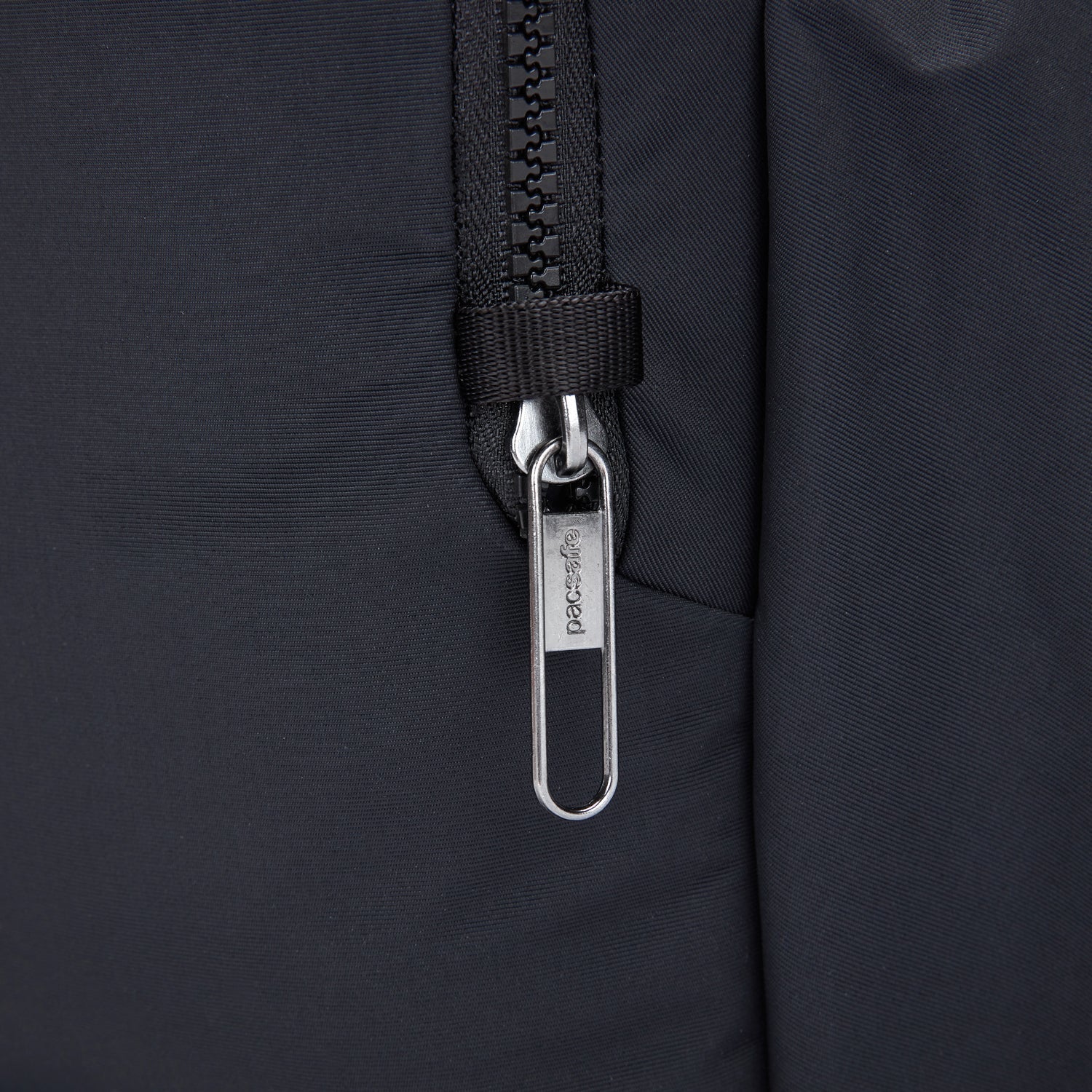 Pacsafe® CX anti-theft backpack、mySite、garagedoors4me