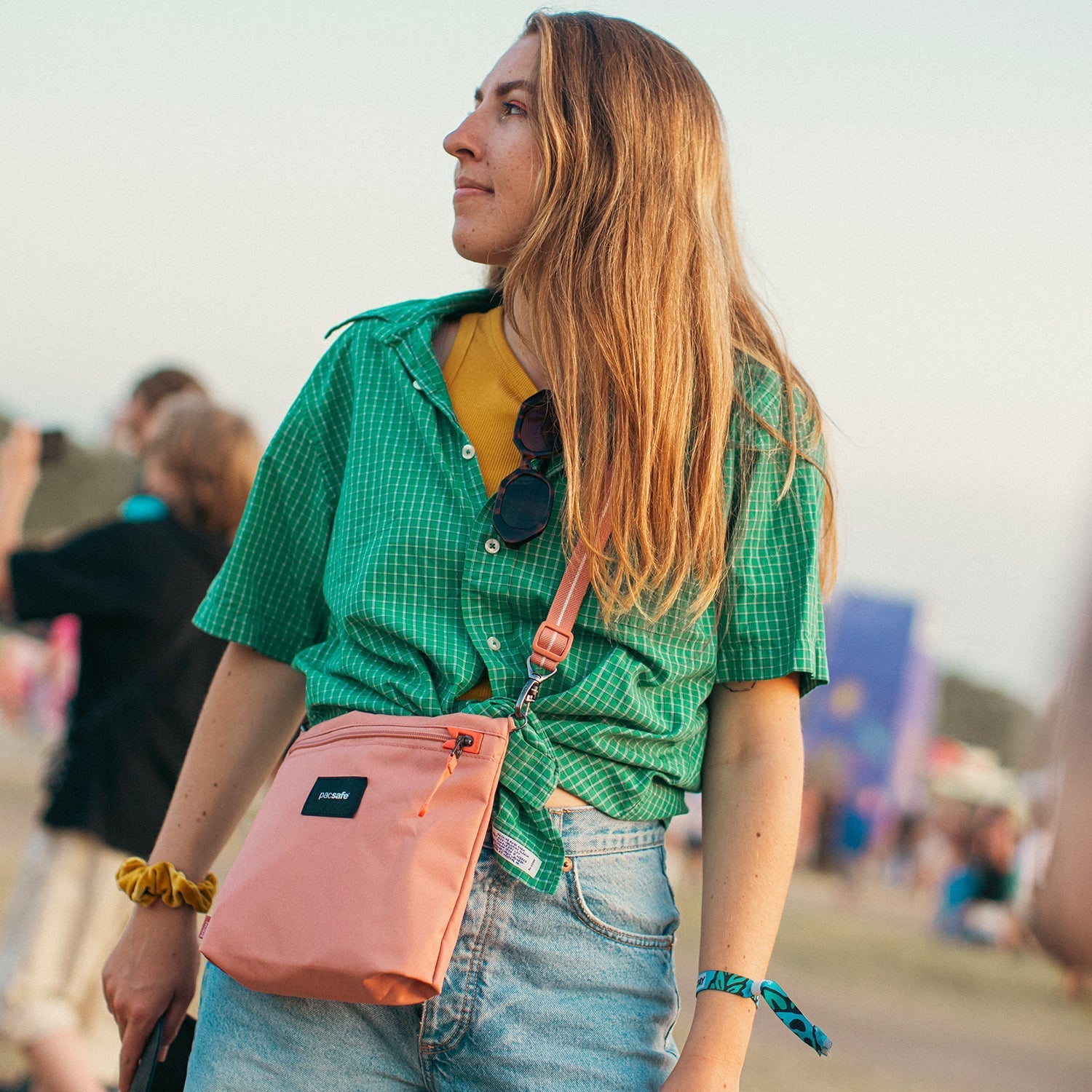 Pacsafe® GO anti-theft crossbody pouch、mySite、garagedoors4me