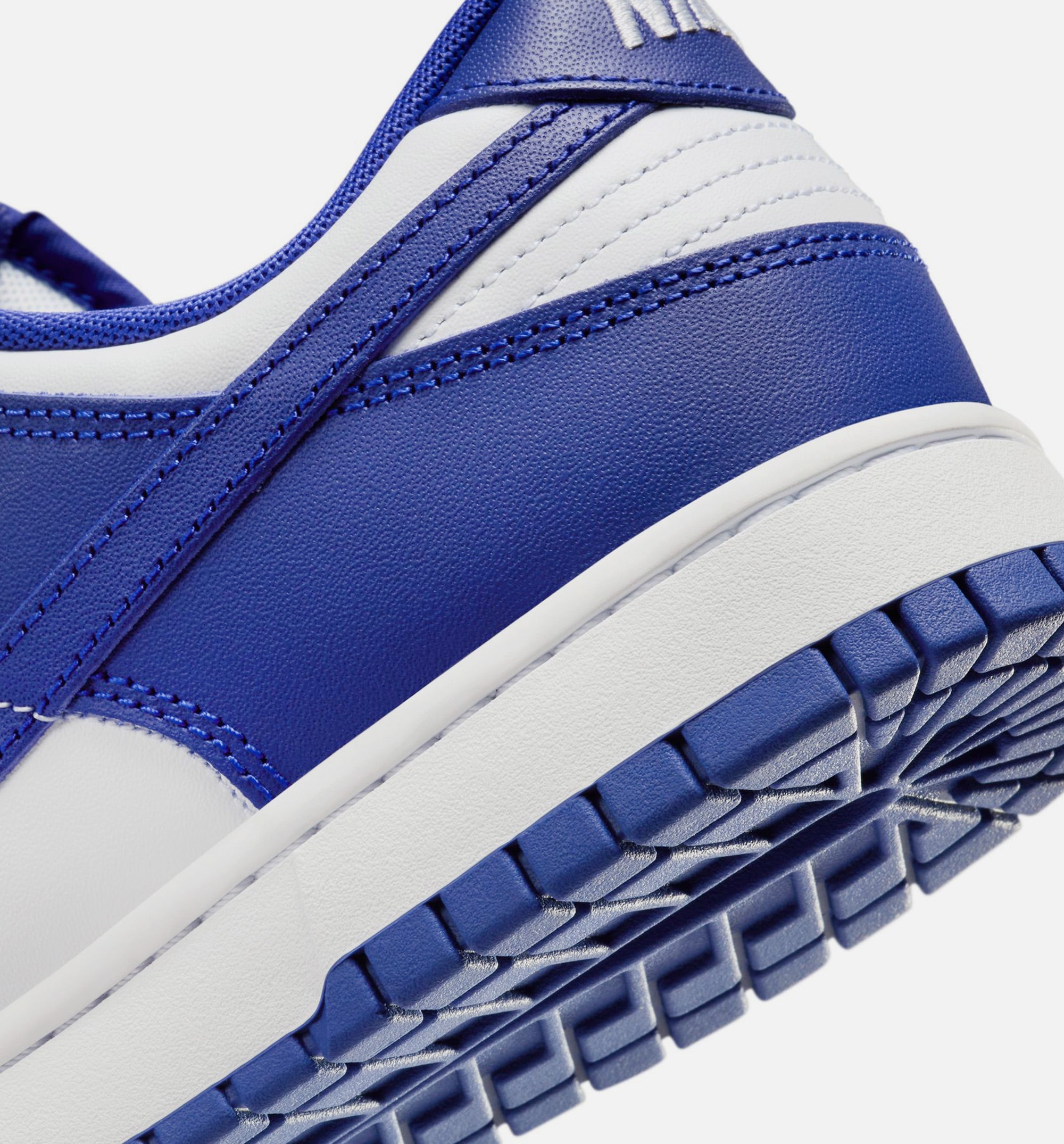 Dunk Low Retro Mens Lifestyle Shoe - White/Concord/University Red、mySite、dreamappss