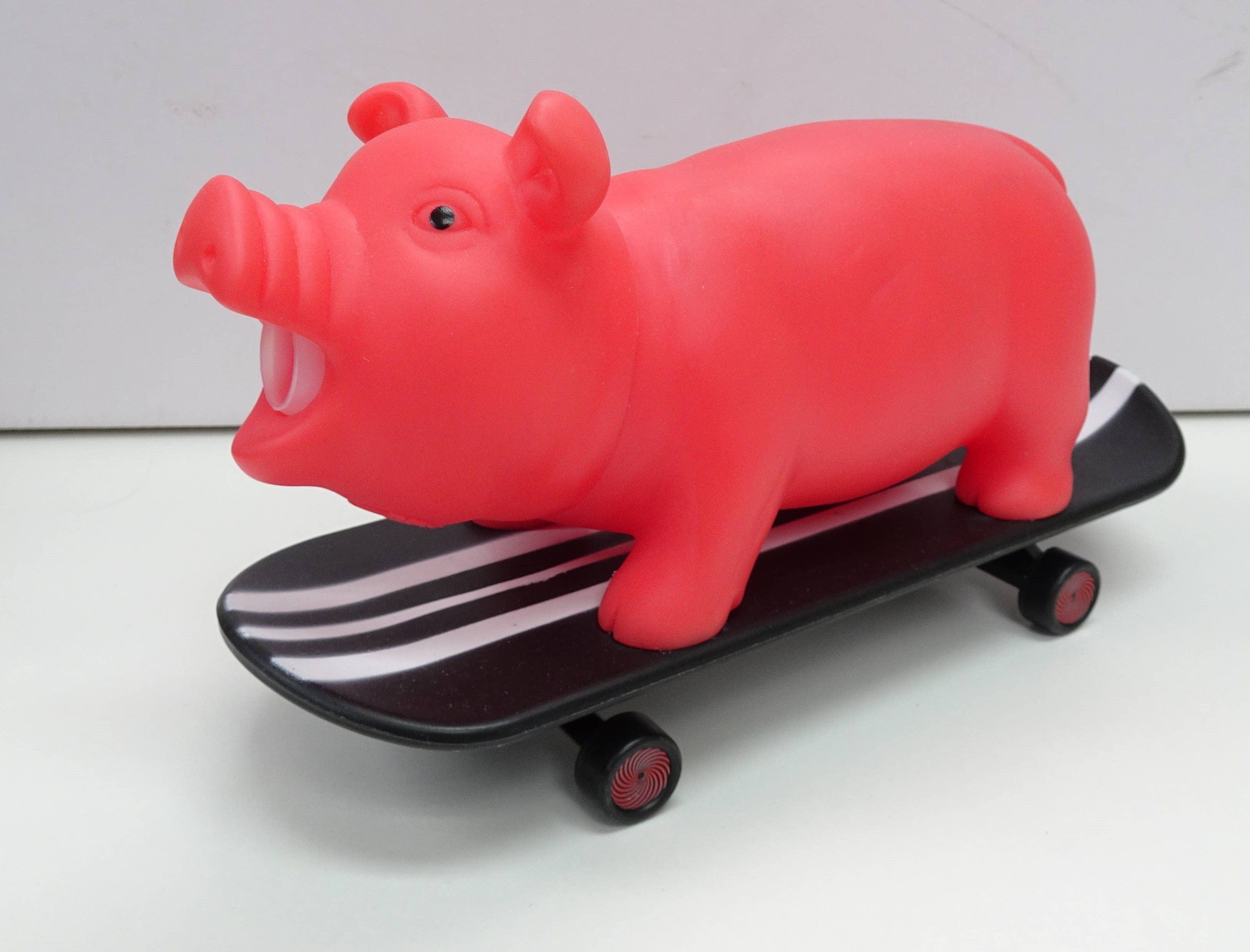 Squeeze Me Skating Piggy Toy for Kids、mySite、g9winljtr