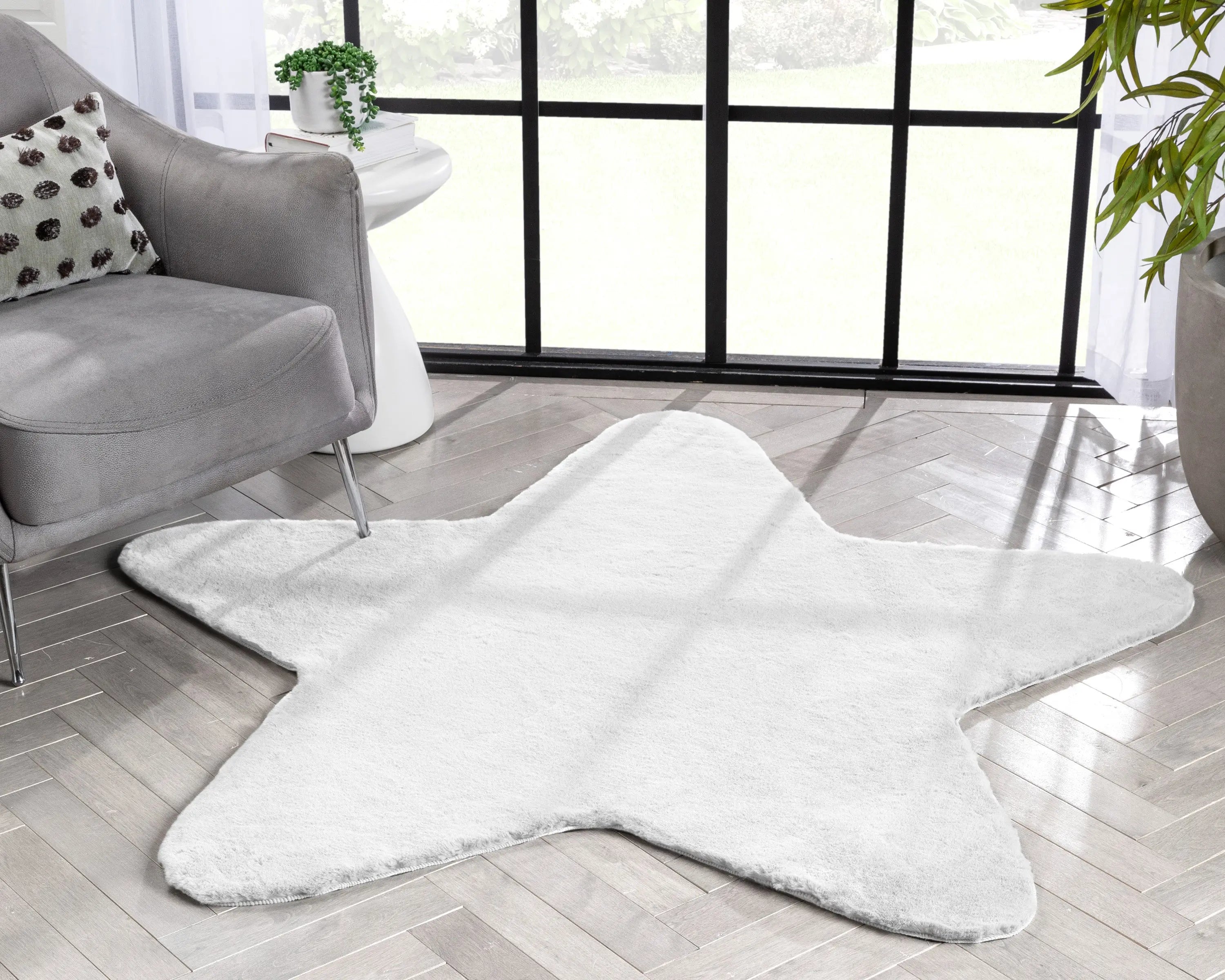 Crest Modern Glam Faux Fur Plush White Shag Rug、mySite、gigharbornorthrealestate