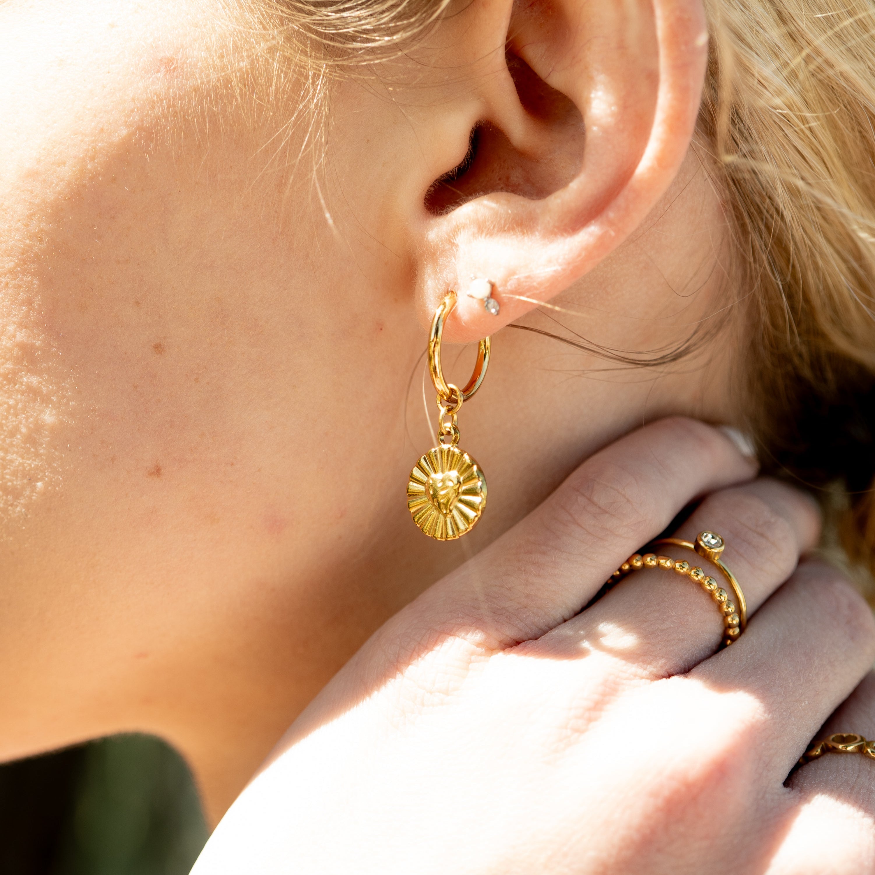 18K Gold PVD Sunburst Heart Huggie Earring / ERJ0083、mySite、dreamappss