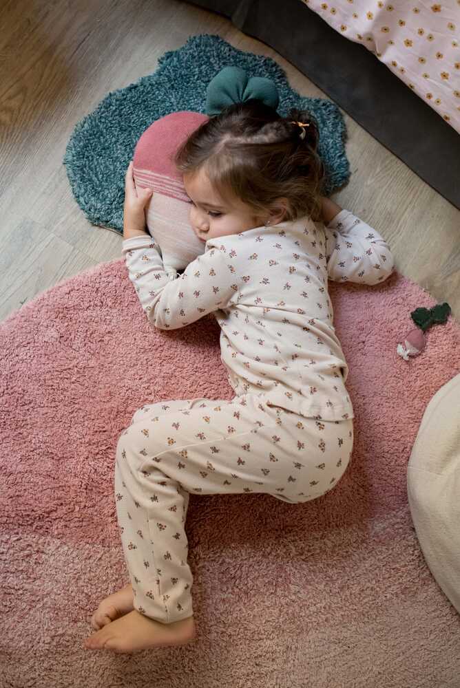 KNITTED CUSHION RAMONA THE RADISH、mySite、gigharbornorthrealestate