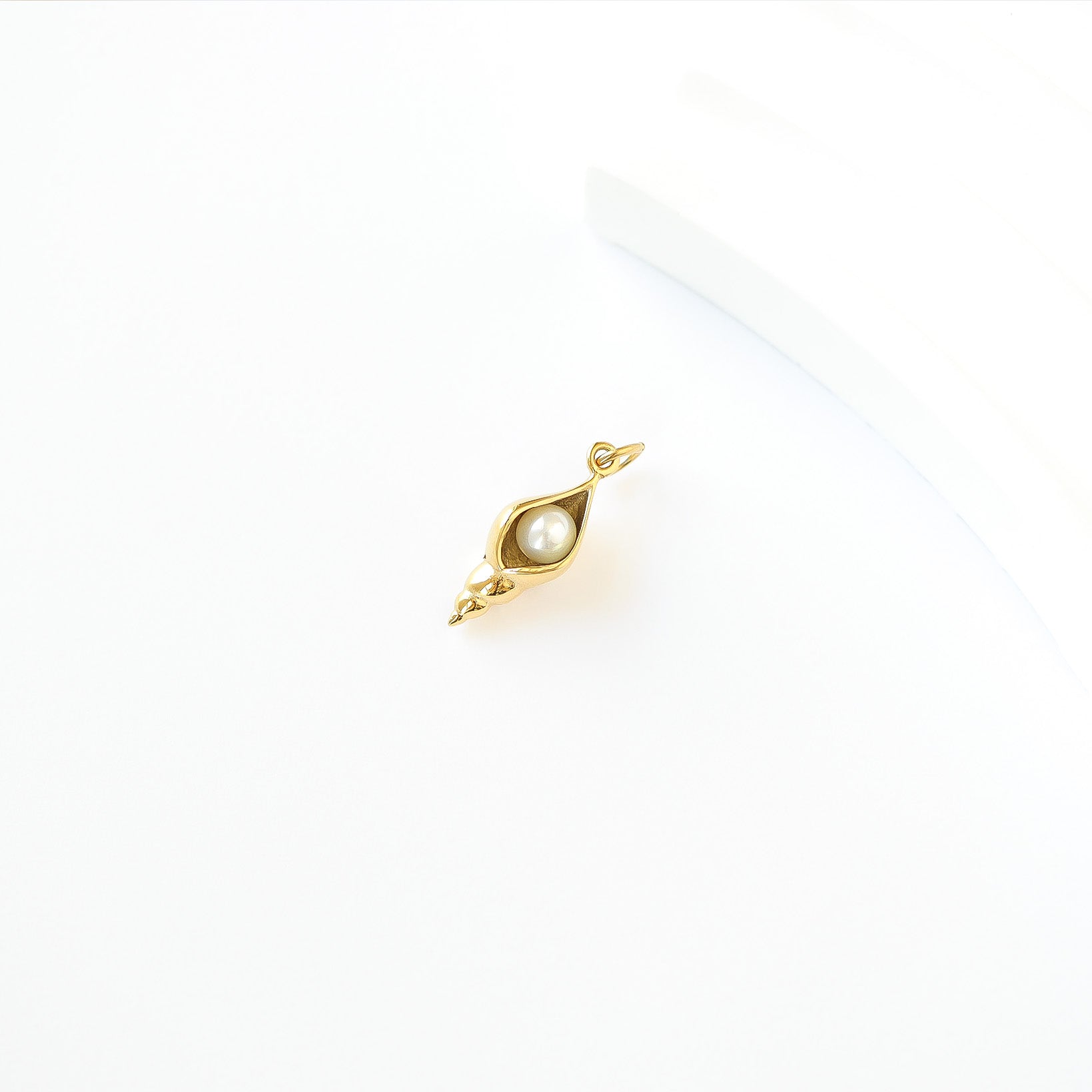 18K Gold PVD Stainless Steel Conch Shell with Pearl Charm / PDL0193、mySite、dreamappss