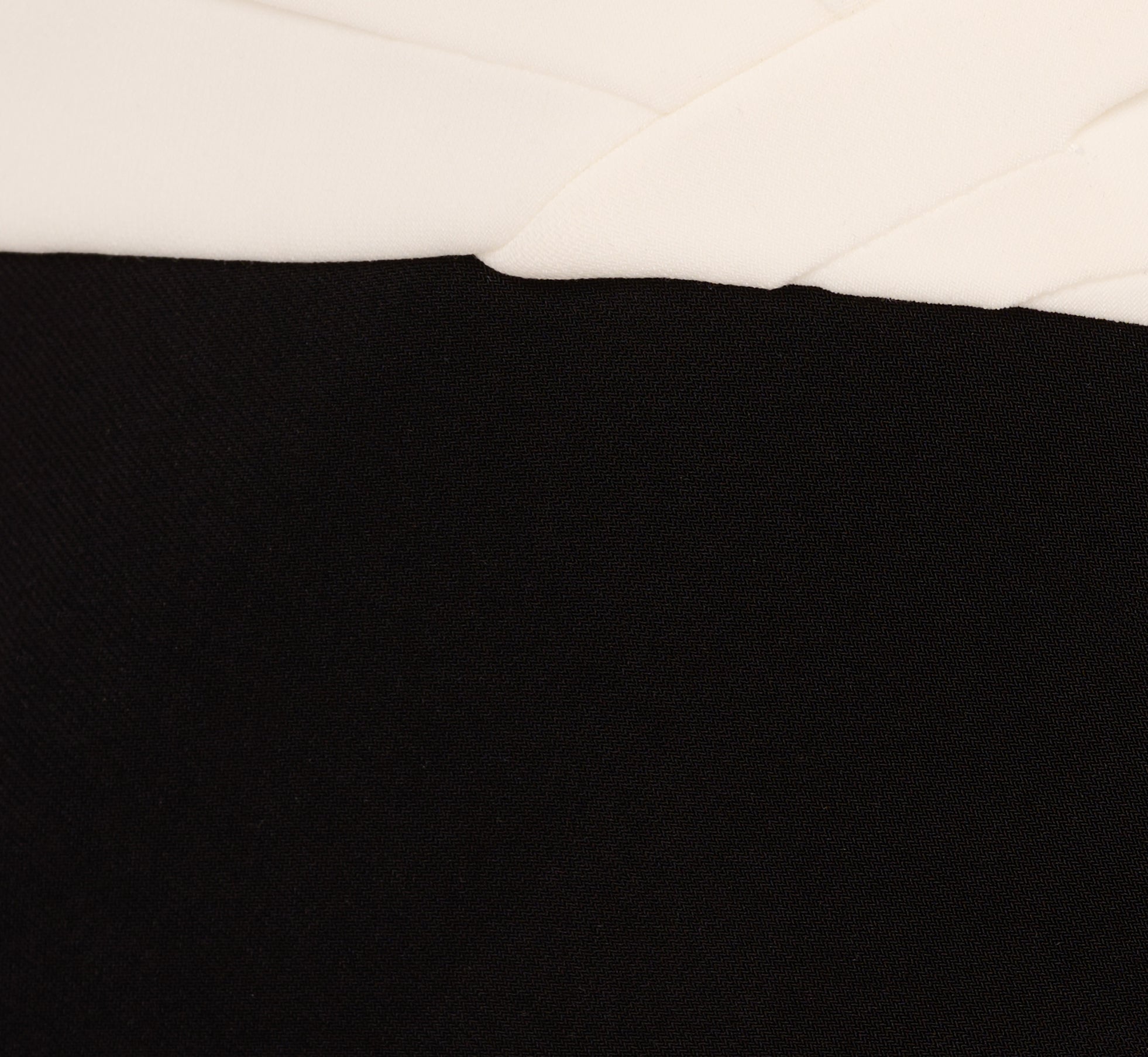 Colorblock Mermaid Gown With Pleated Details In Black Ivory、mySite、solidvoid