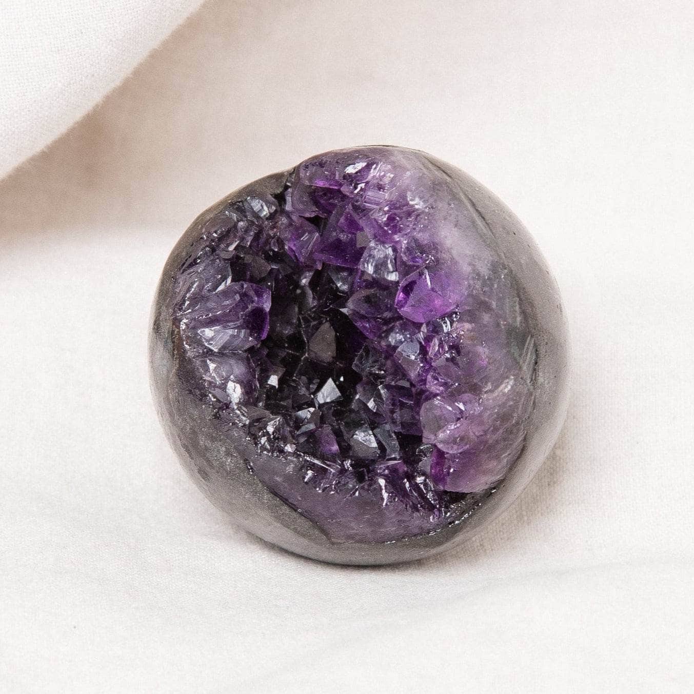 Genuine Amethyst Geode with Tripod、mySite、hinf8tx79