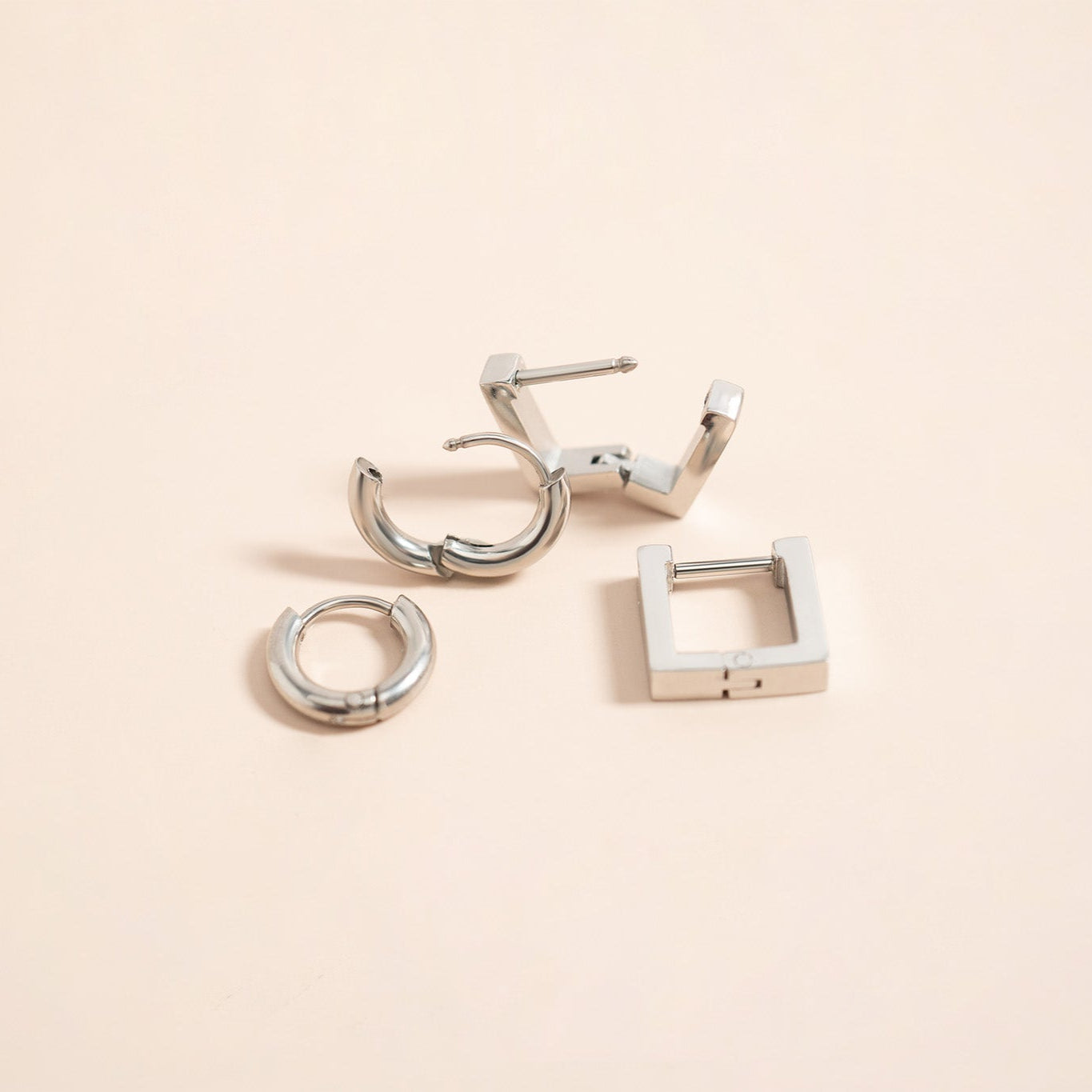 18K Gold PVD Stainless Steel Minimalist Thin Huggie Earrings / ERJ0046、mySite、dreamappss