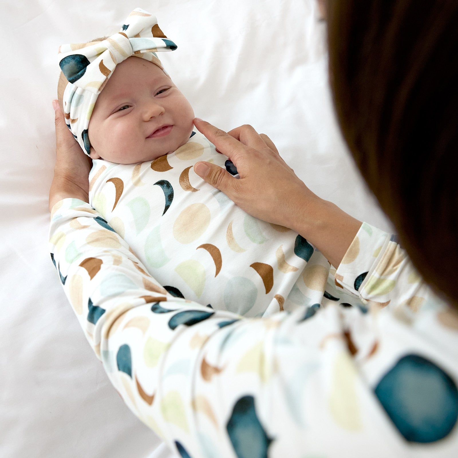 Luna Neutral Swaddle & Luxe Bow Headband Set、mySite、g9winljtr