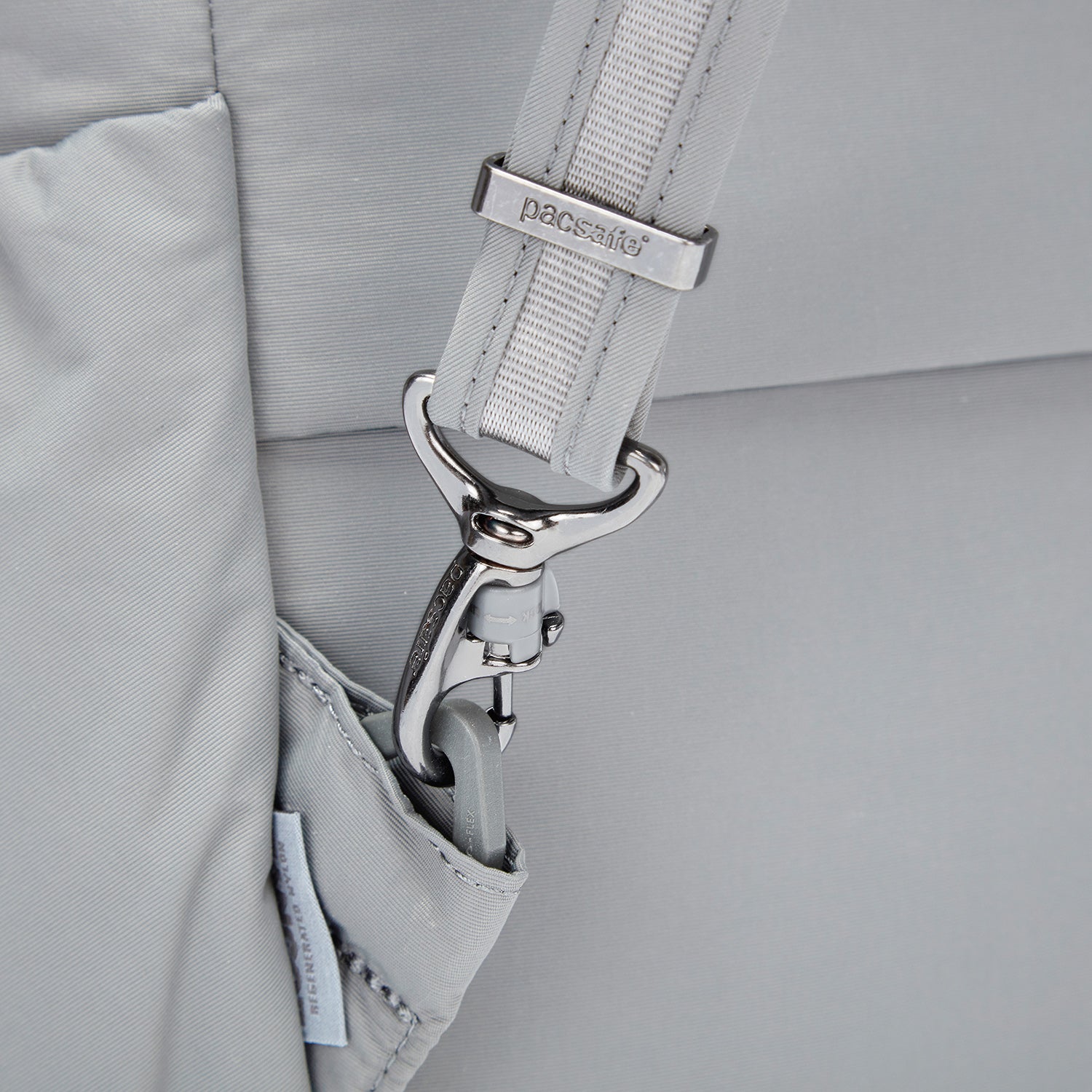 Pacsafe® CX anti-theft backpack、mySite、garagedoors4me