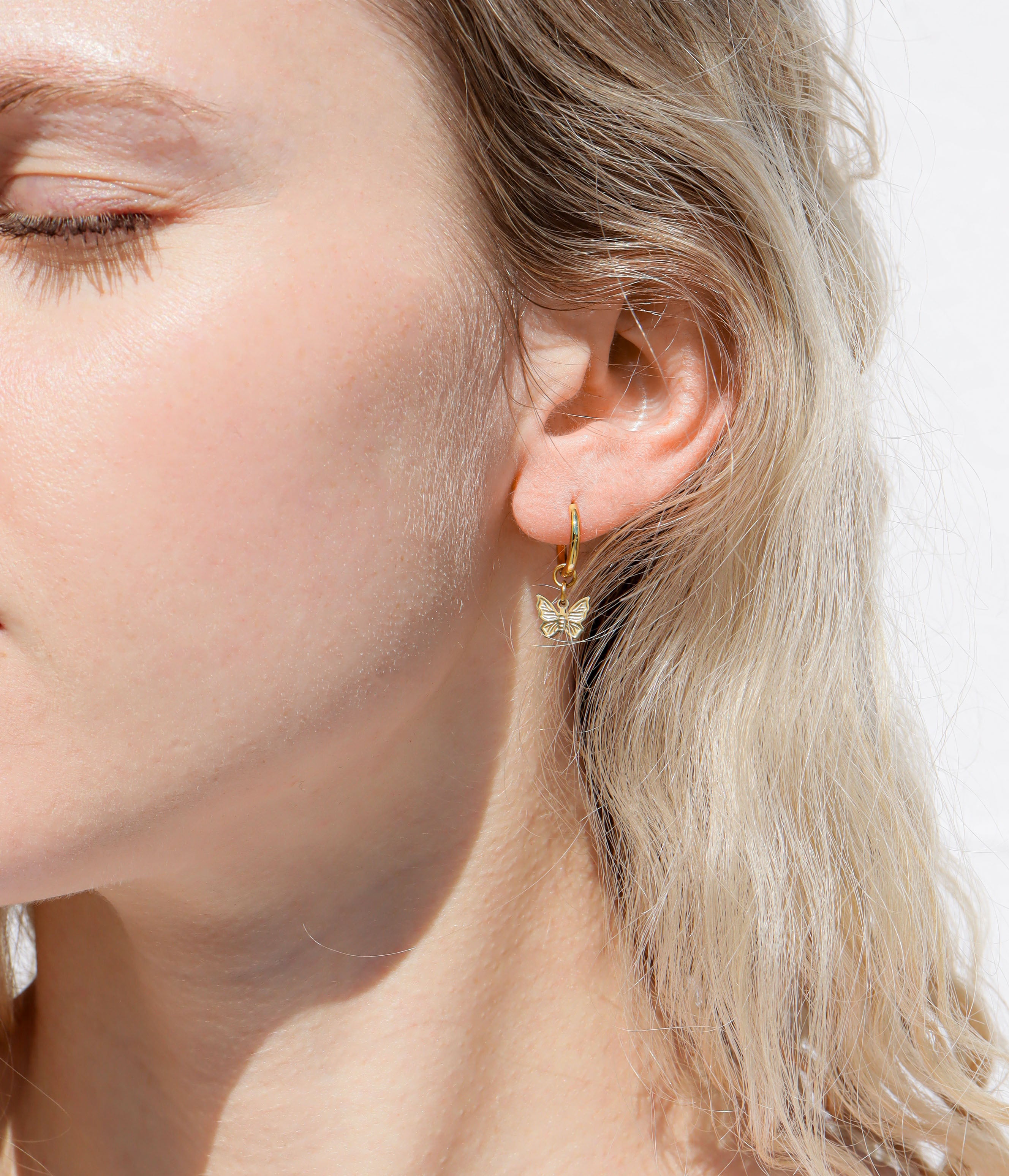 18K Gold PVD Stainless Steel Butterfly Huggie Earrings / ERJ0050、mySite、dreamappss