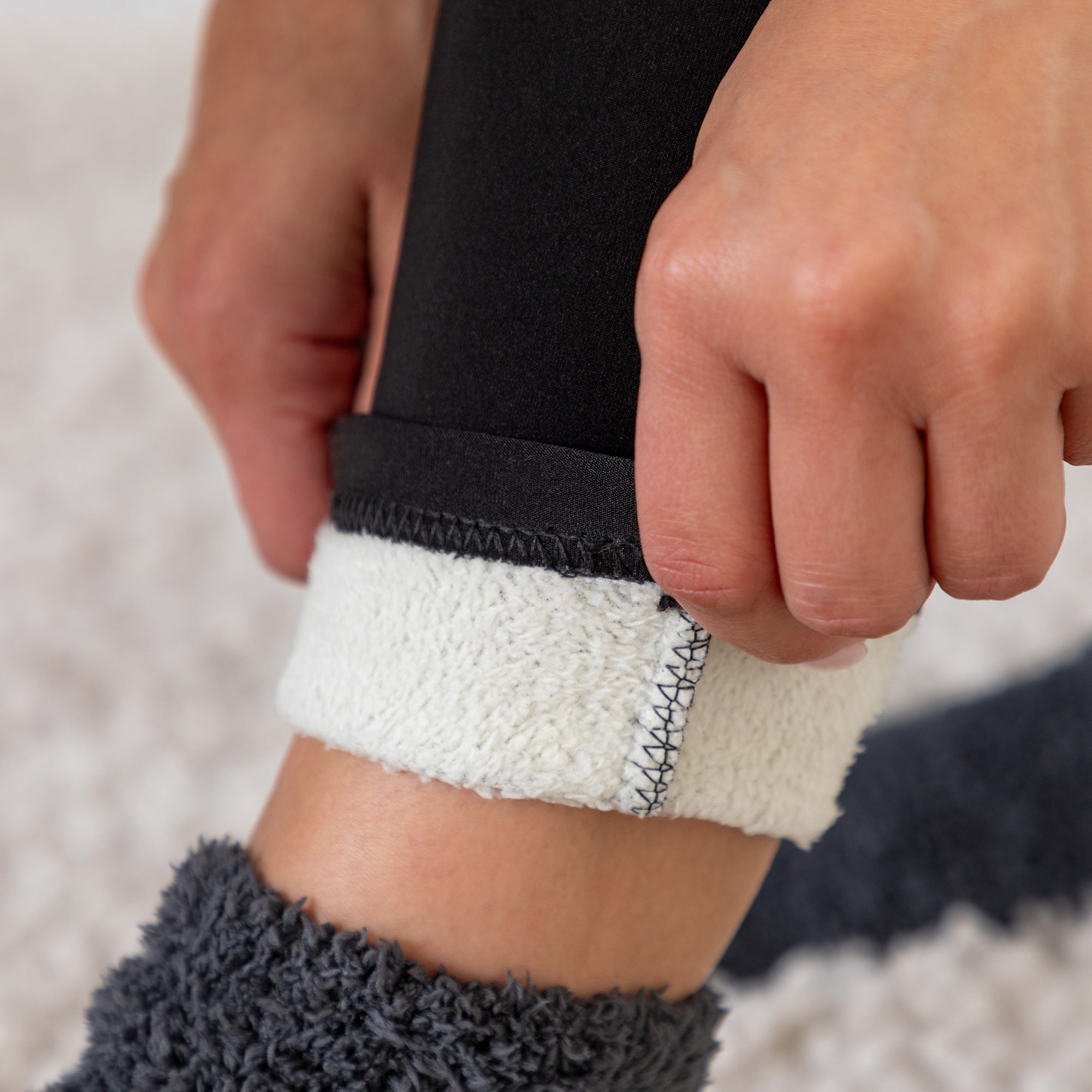 Paw Print Fleece-Lined Leggings、mySite、camillekostekn