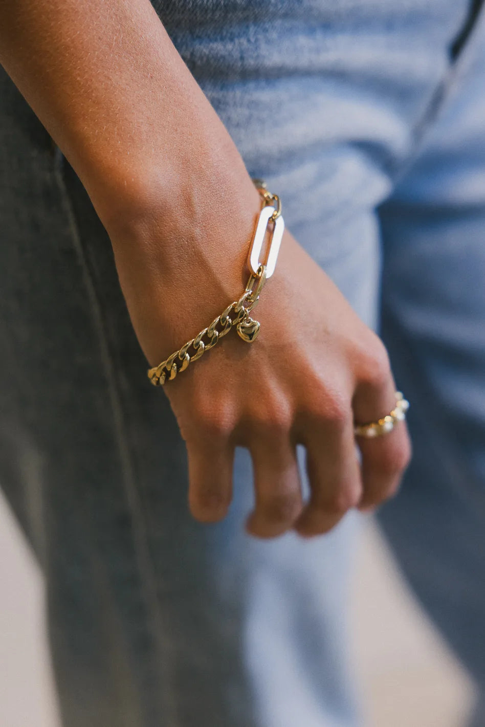 {product_title} - {shop_name}