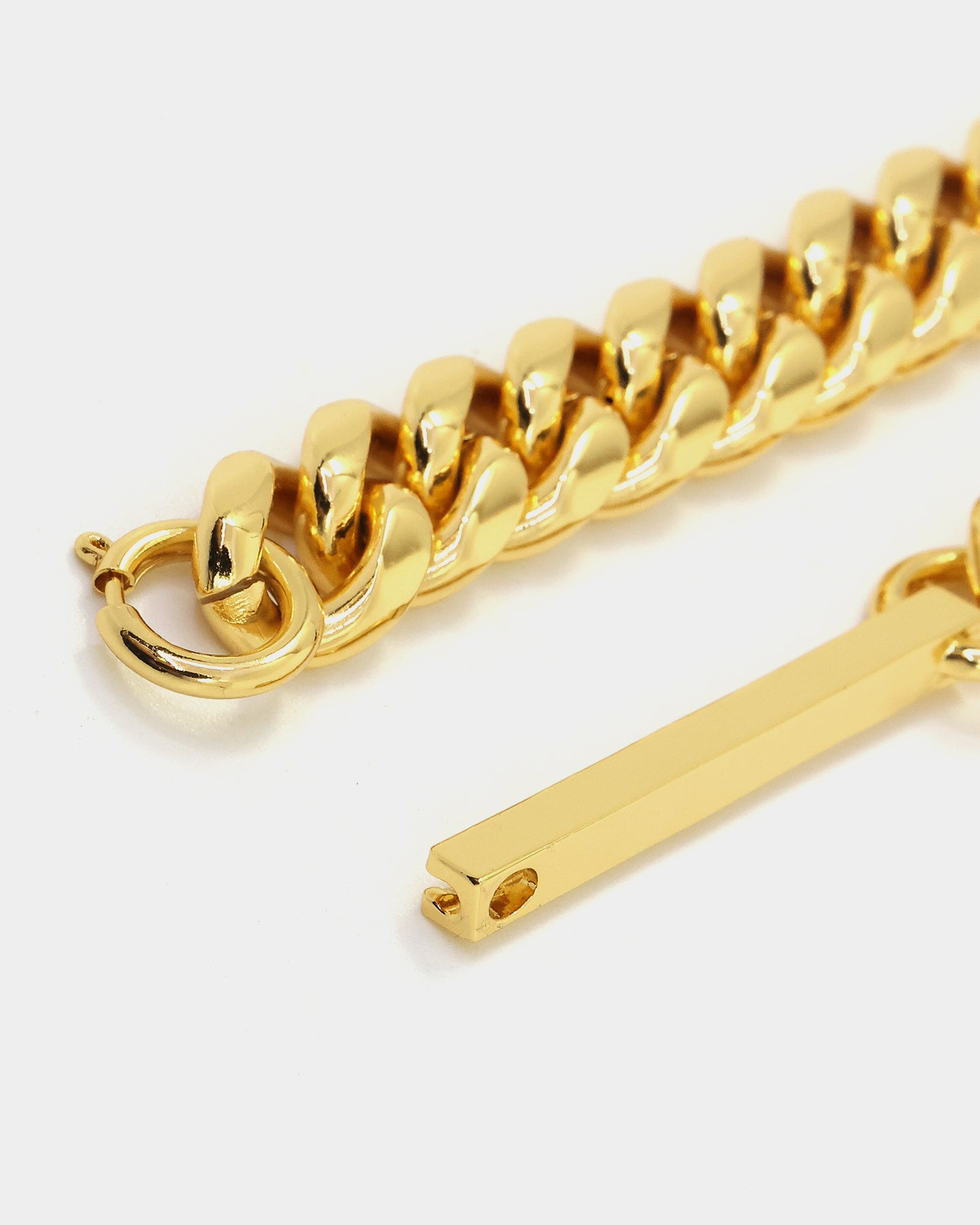 Saint Morta Custom Alpha 5 Letter Chain Gold、mySite、zt4zffjzw