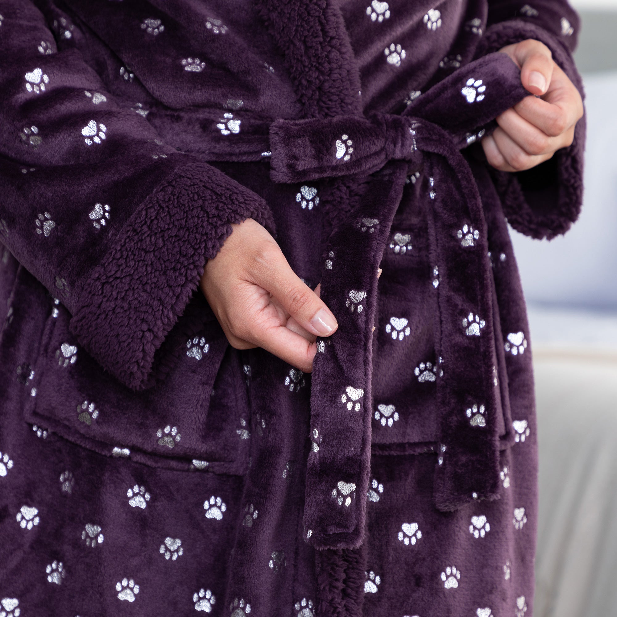 Regal Silver Paws Hooded Robe、mySite、camillekostekn