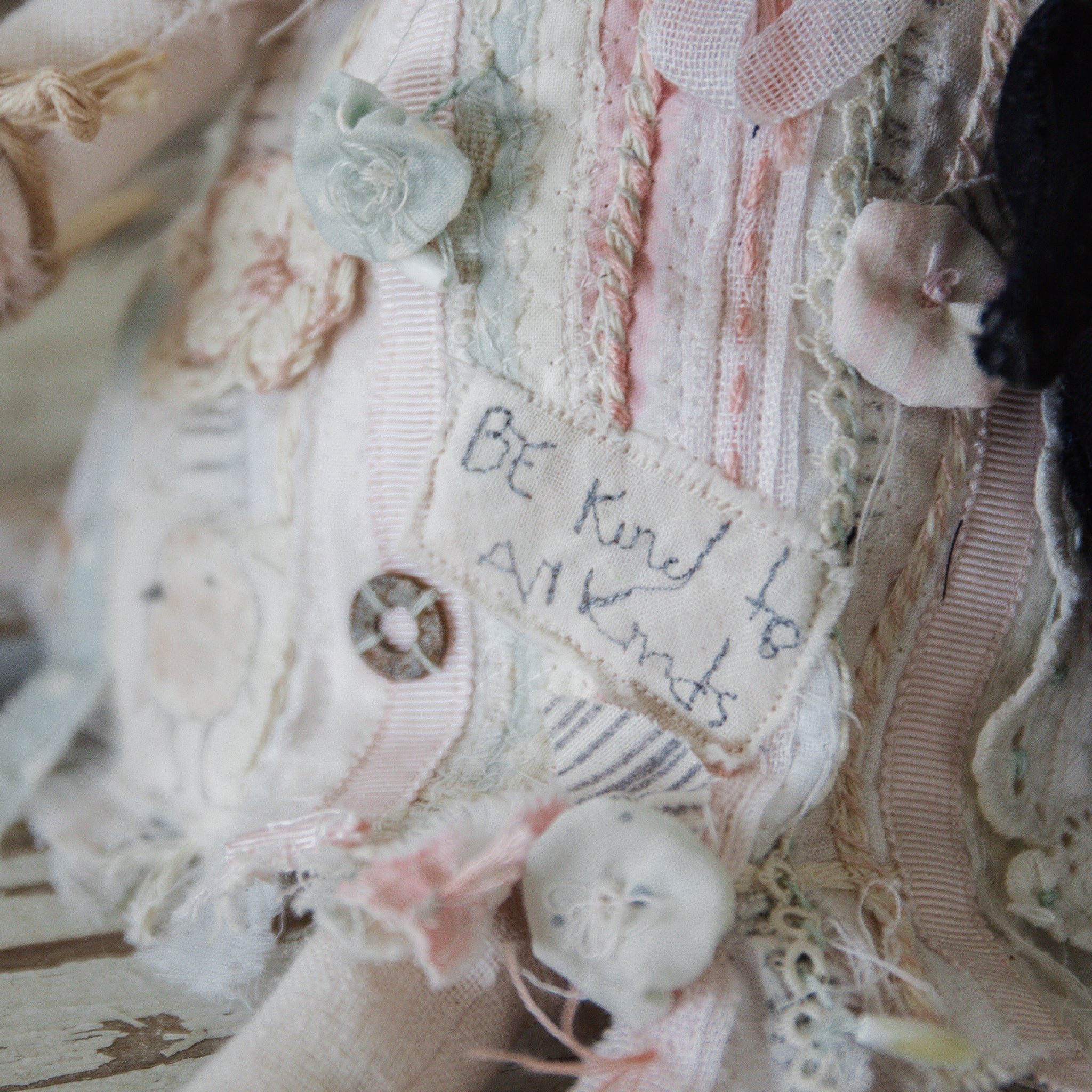 RETIRED - Hutch Studio - Hand Crafted Pheobe Patchwork & Little Caw、mySite、g9winljtr