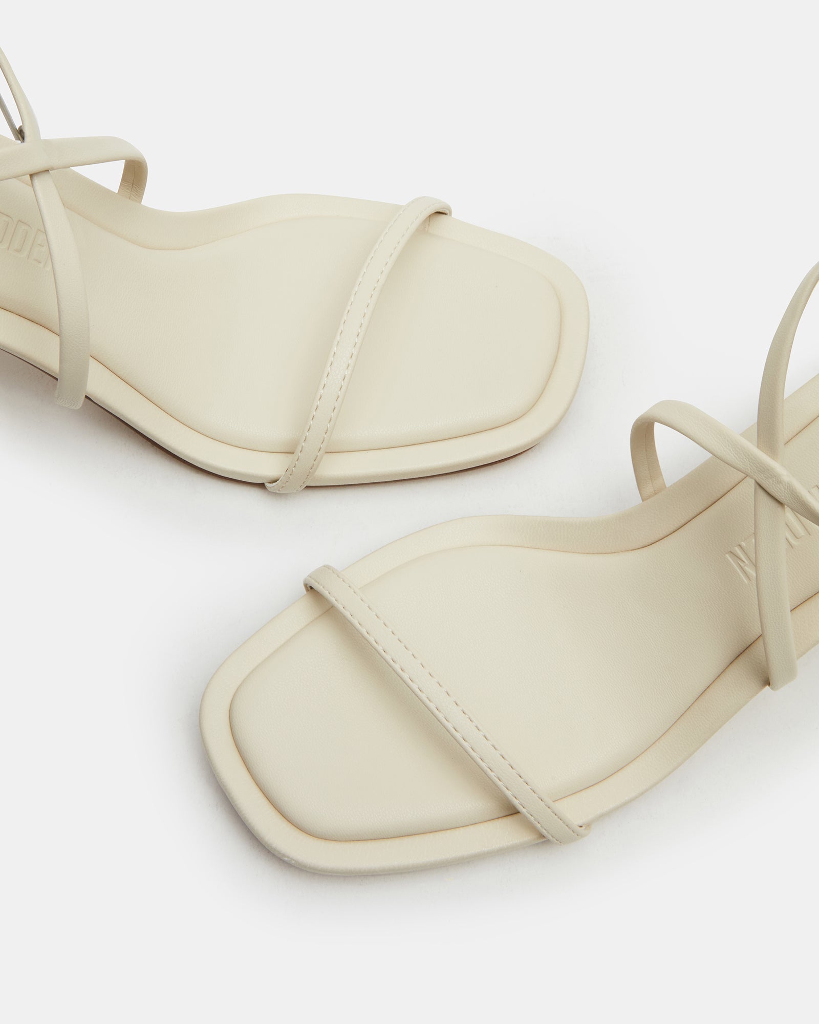 DEMURE BONE - SM REBOOTED、mySite、gtrtttuynbv