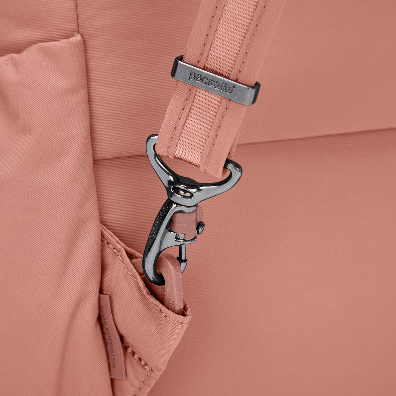 Pacsafe® CX anti-theft backpack、mySite、garagedoors4me