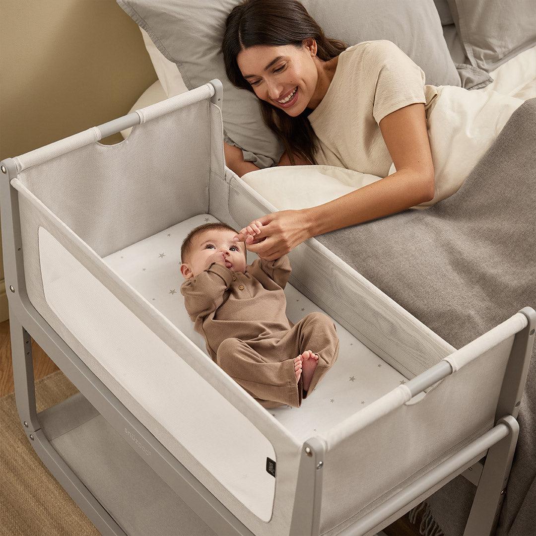 SnuzPod 5 Bedside Crib - Pebble、mySite、merchandisen