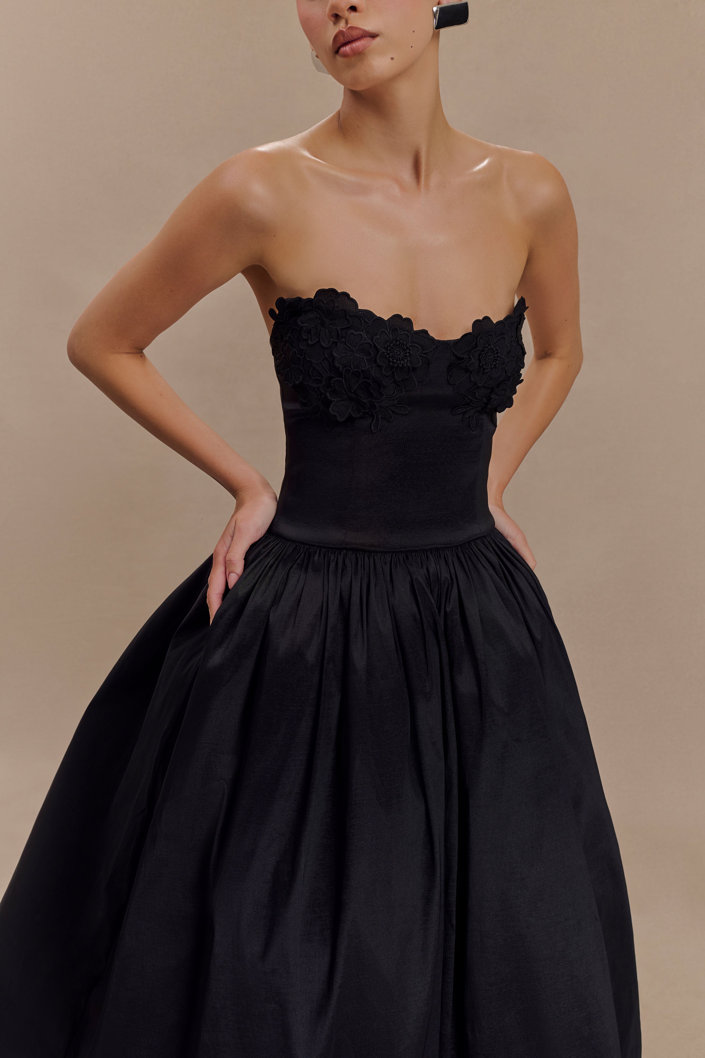 Elyssa Embroidered Midi Dress - Black、mySite、solidvoid