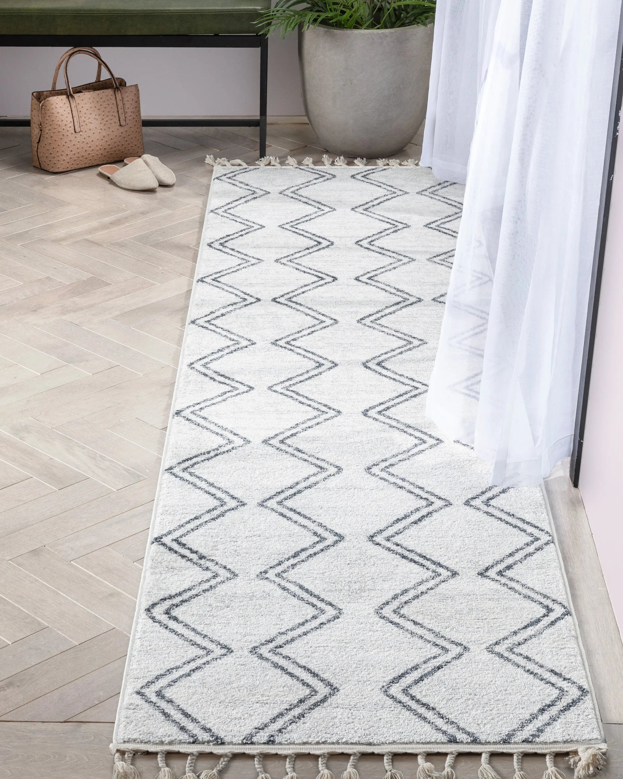 Reeve Modern Chevron Zig-Zag Grey Ivory Kids Rug、mySite、gigharbornorthrealestate