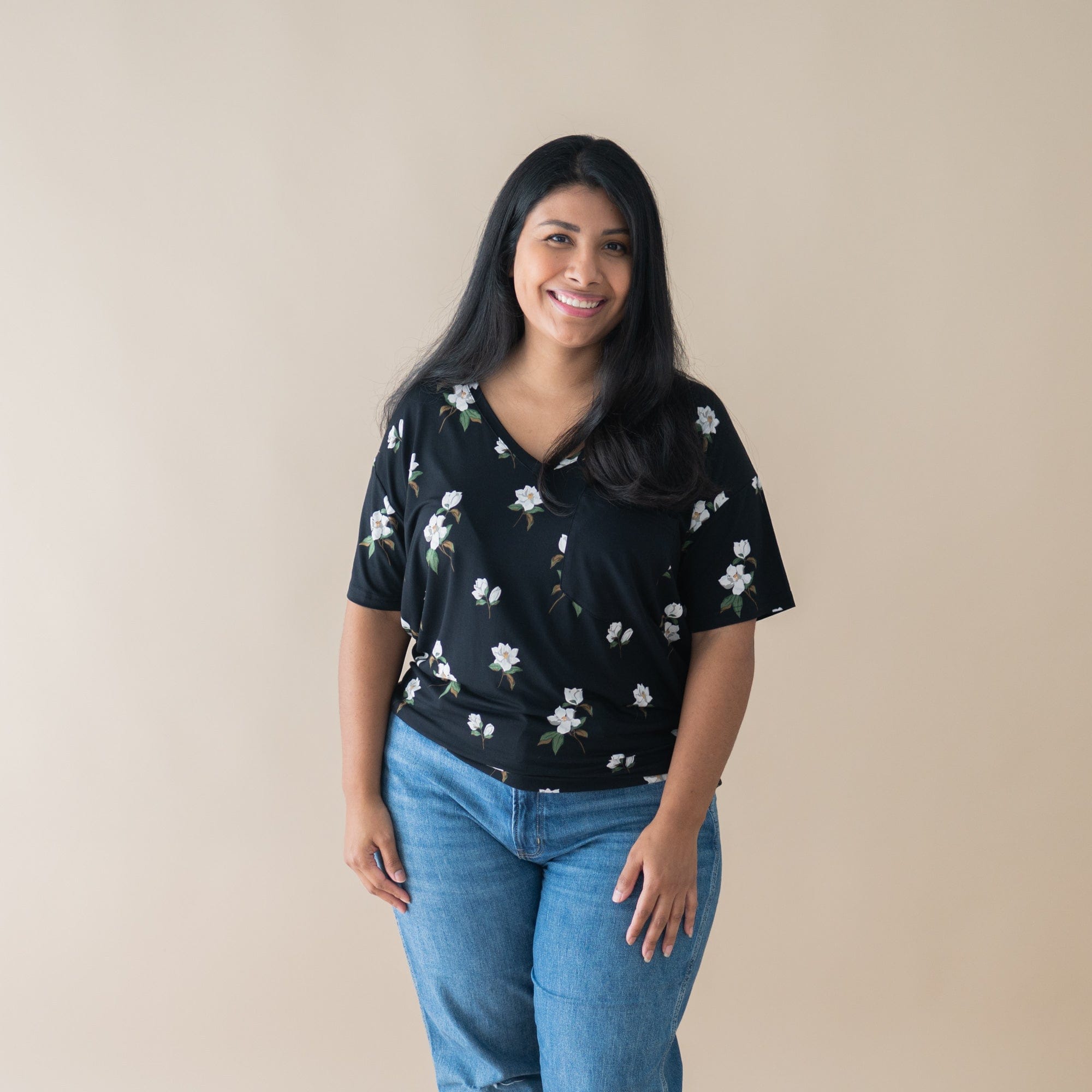  Women’s Relaxed Fit V-Neck in Big Midnight Magnolia、mySite、layawaytickets