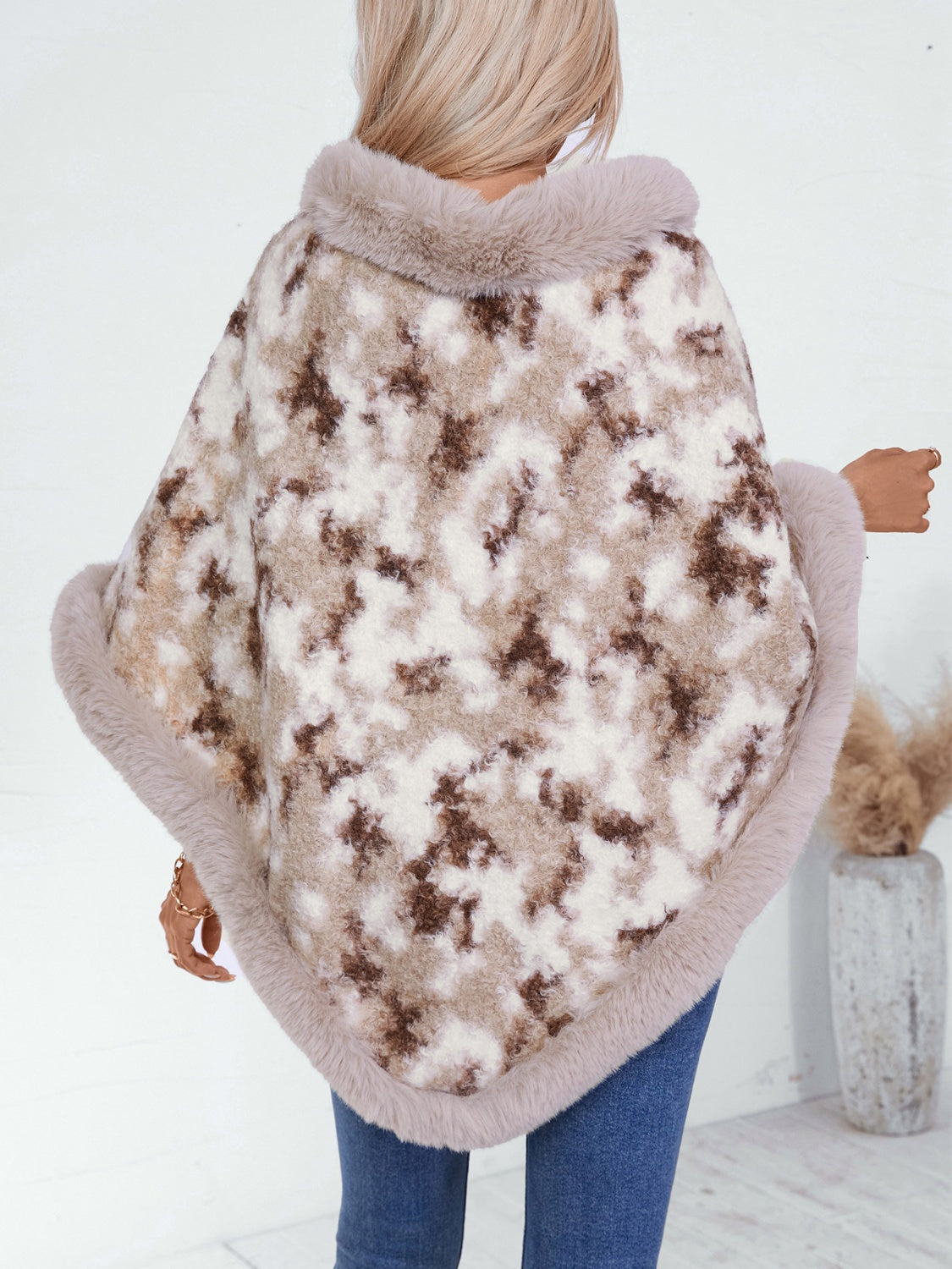  Furry Contrast Three-Quarter Poncho、mySite、justintrudeaud