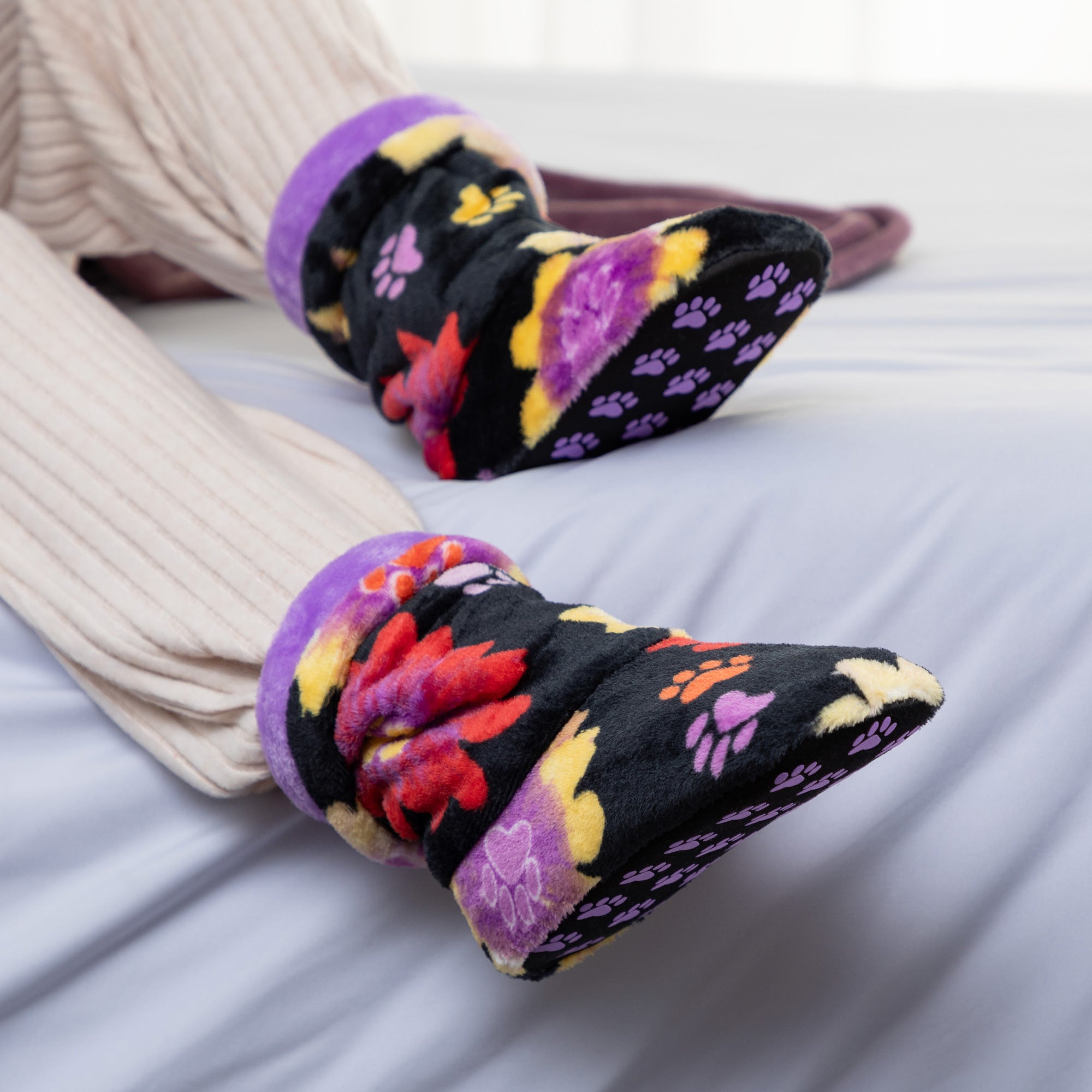 Super Cozy Paw Print Fleece Slipper Booties、mySite、camillekostekn