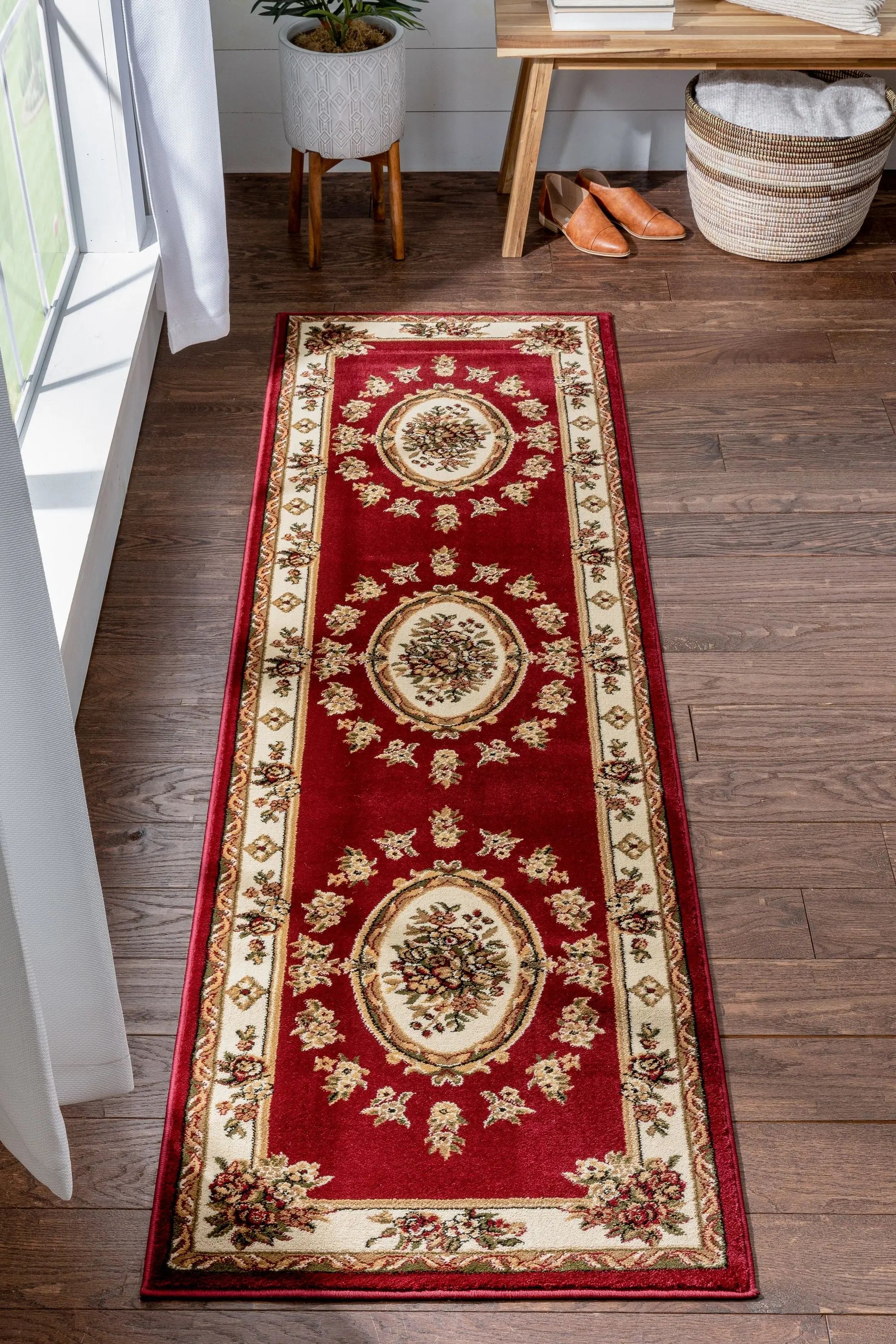 Le Petit Palais Red Traditional Rug、mySite、gigharbornorthrealestate