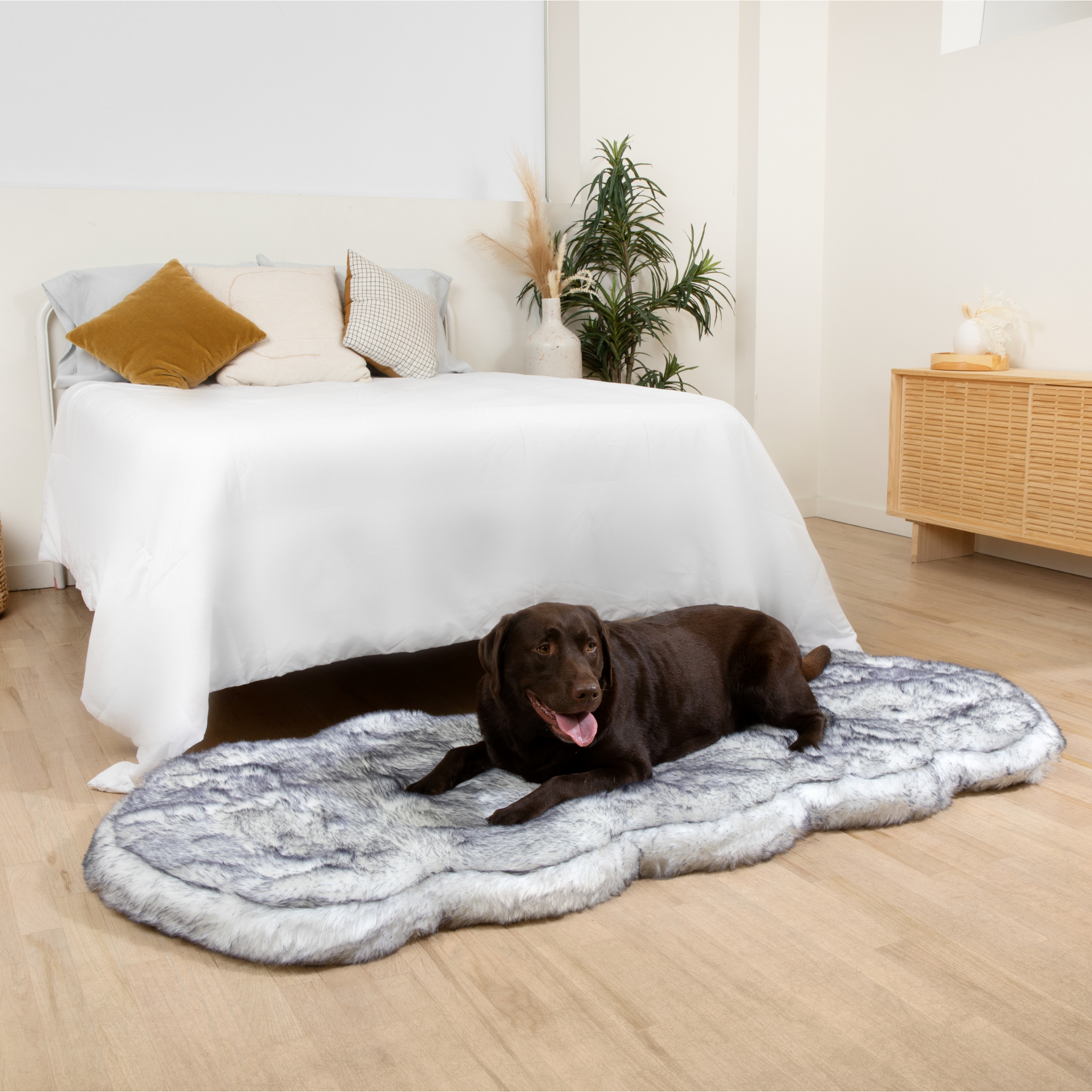PupRug™ Runner Luxe Faux Fur Memory Foam Dog Bed - Ultra Plush Arctic Fox、mySite、solidvoid