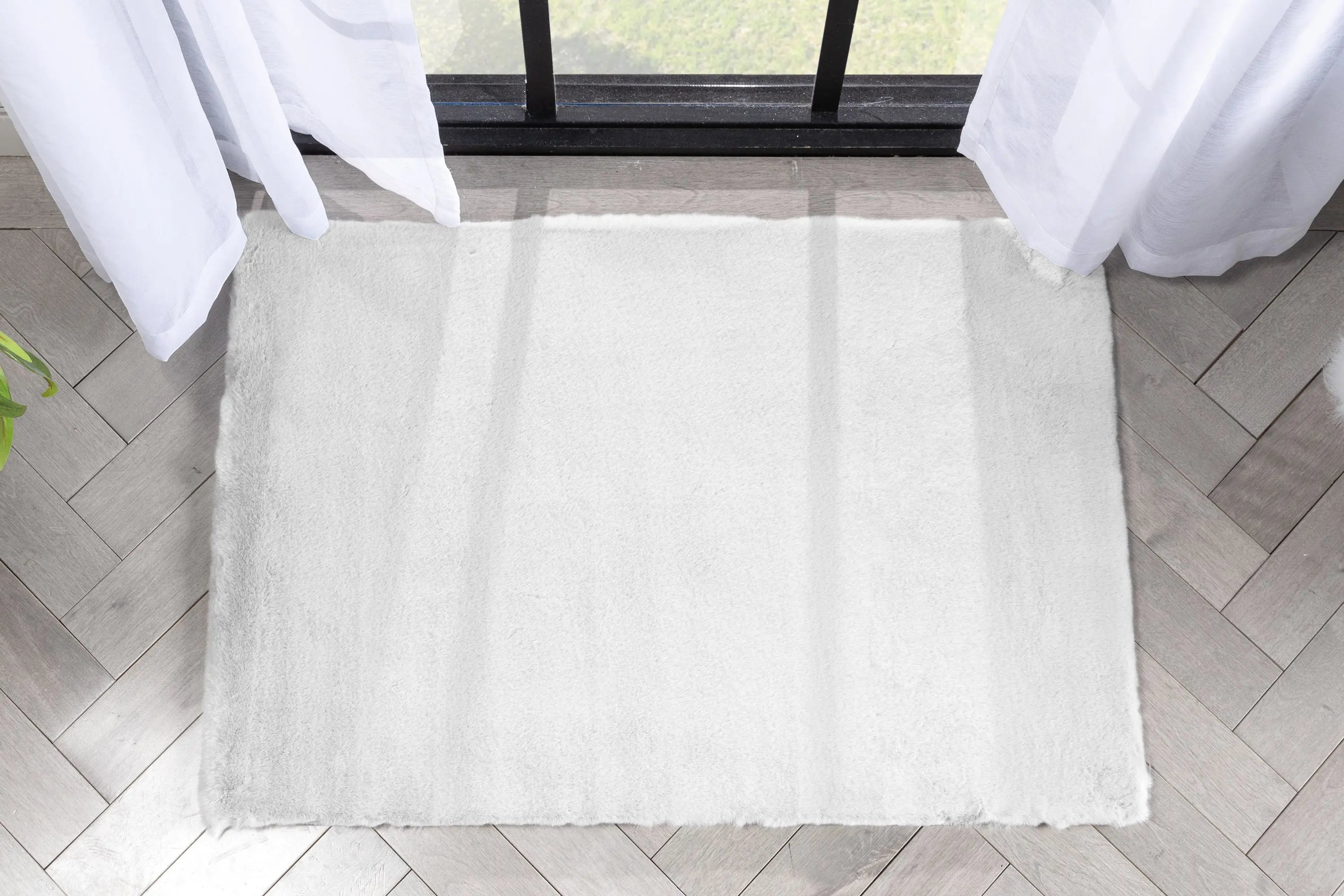 Crest Modern Glam Faux Fur Plush White Shag Rug、mySite、gigharbornorthrealestate
