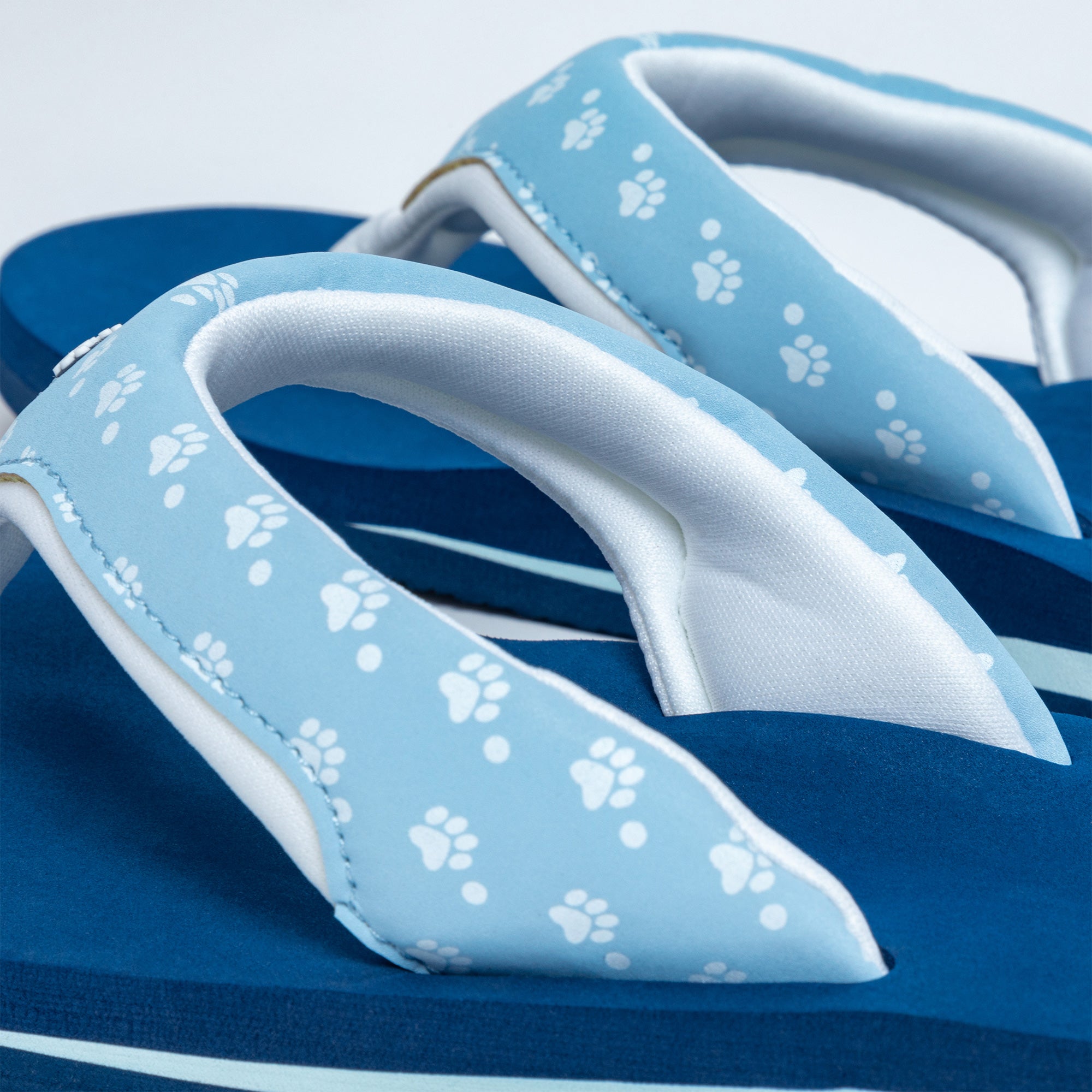 Cushy Comfort Paw Print Flip Flops、mySite、camillekostekn