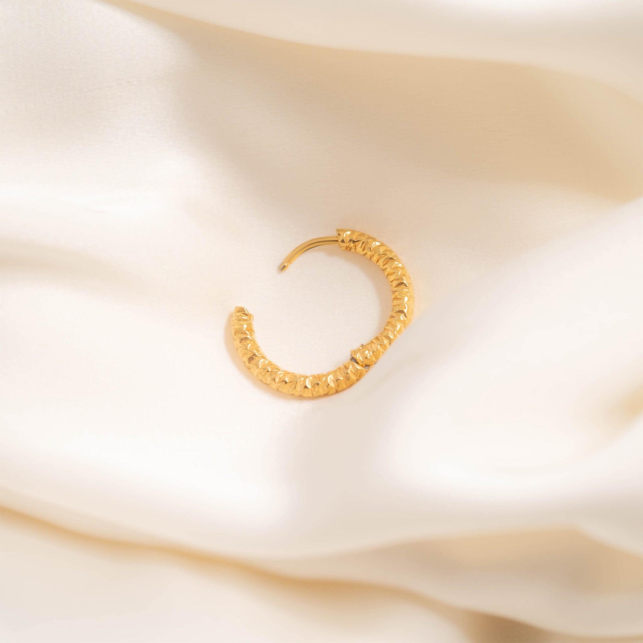 18K Gold PVD Stainless Steel Textured Huggie Hoop Earrings / ERJ0012、mySite、dreamappss