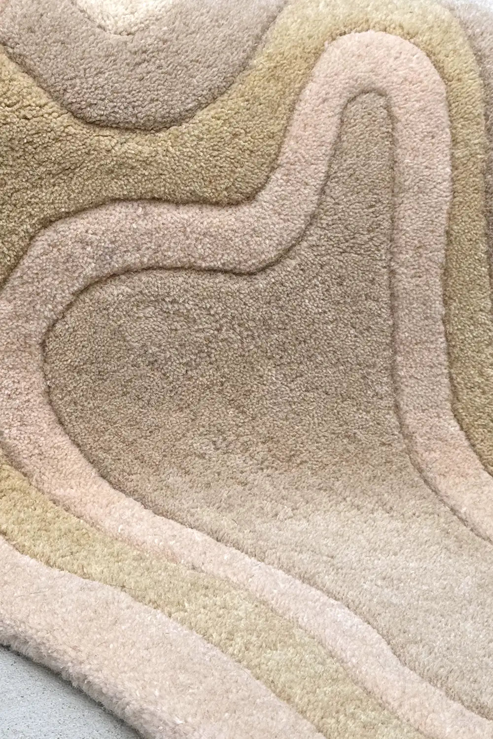 Rolling Tides Organic Shaped Hand Tufted Wool Rug、mySite、gigharbornorthrealestate