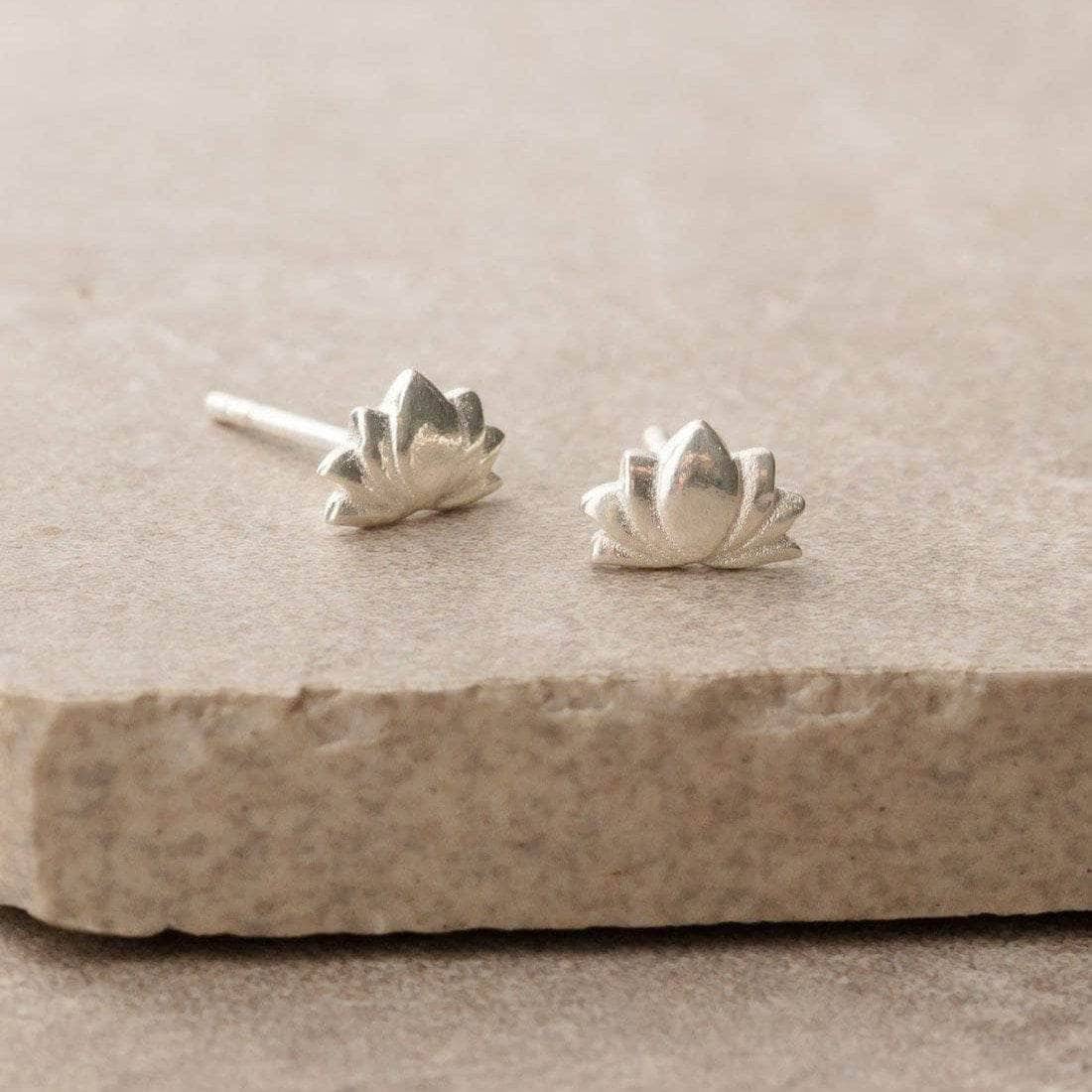 Lotus Stud Earrings、mySite、hinf8tx79