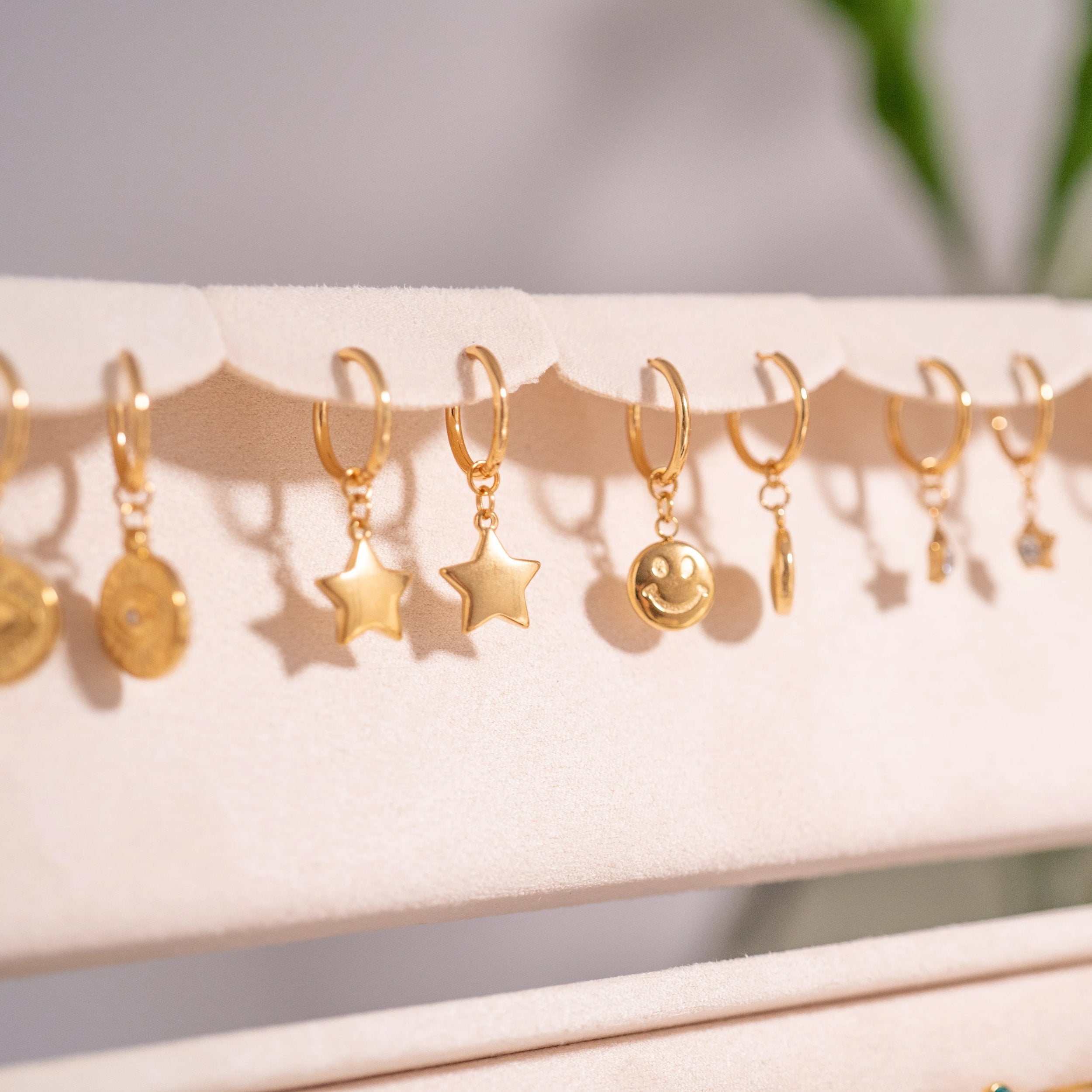 18K Gold Stainless Steel Smiley Face Huggie Earrings / ERJ0071、mySite、dreamappss