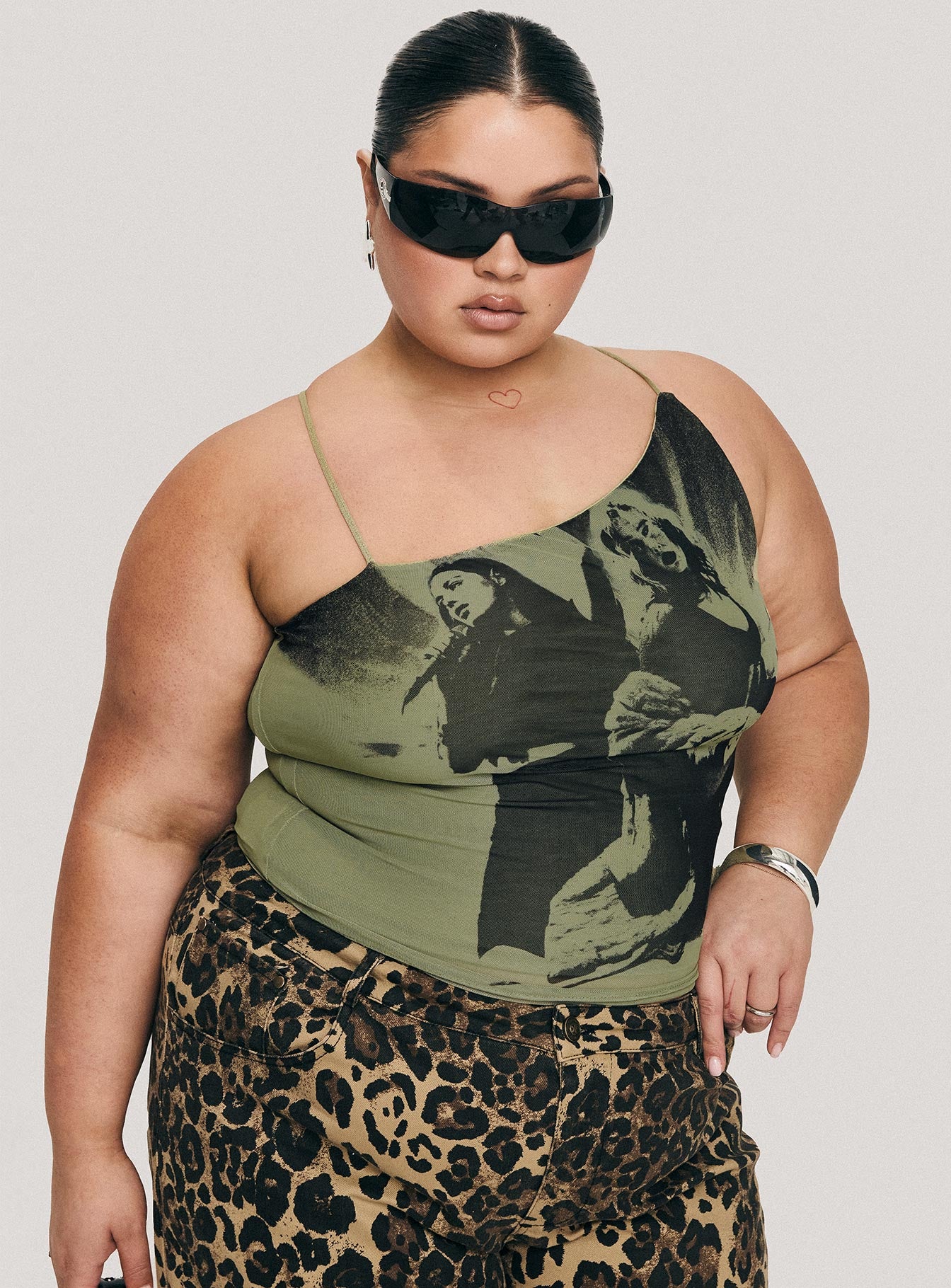 Miekie Top Green Curve、mySite、solidvoid